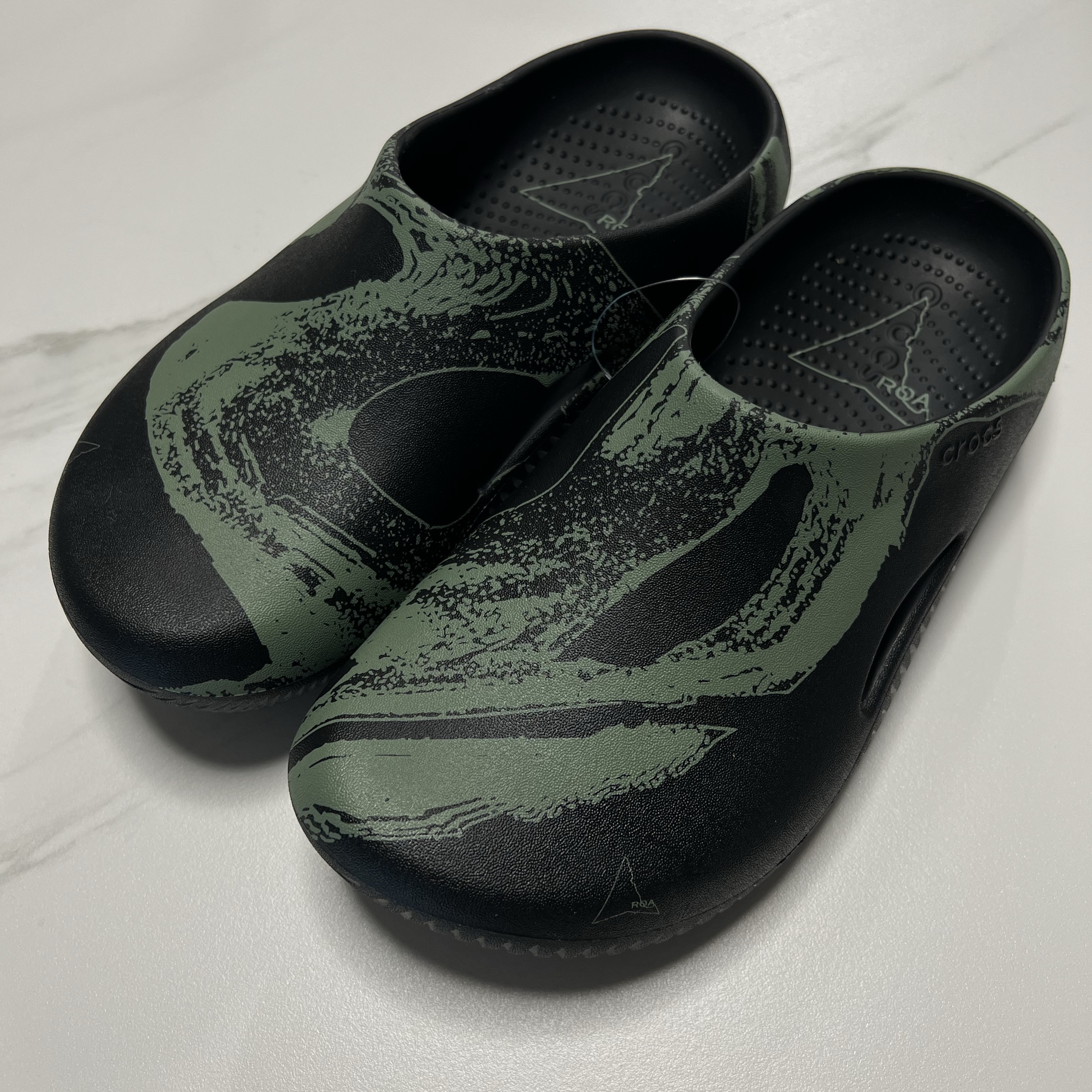 Crocs x Roa Hiking Mellow Clog Black Multi 착용 스타일