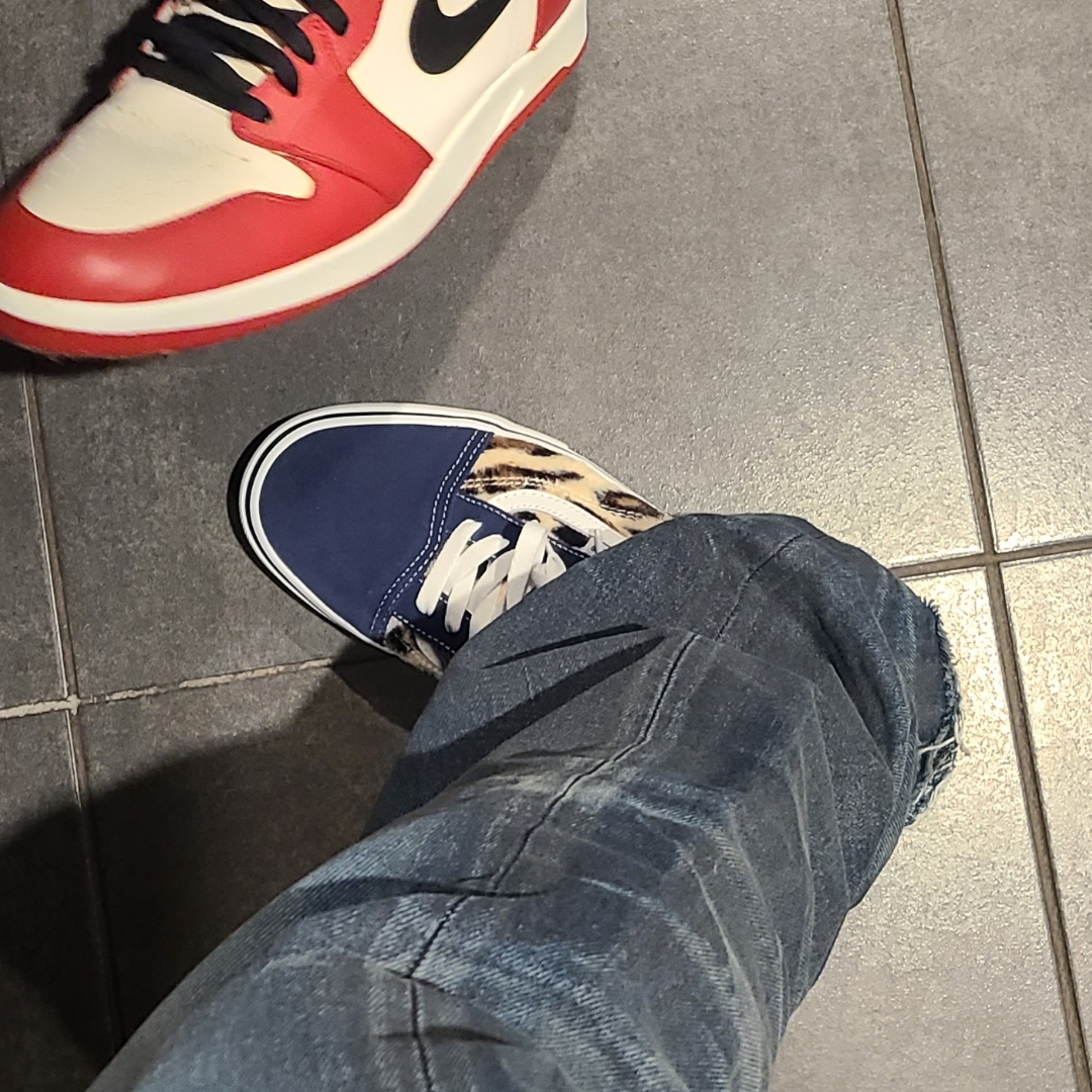 Vans x Supreme Leopard Old Skool Navy 착용 스타일