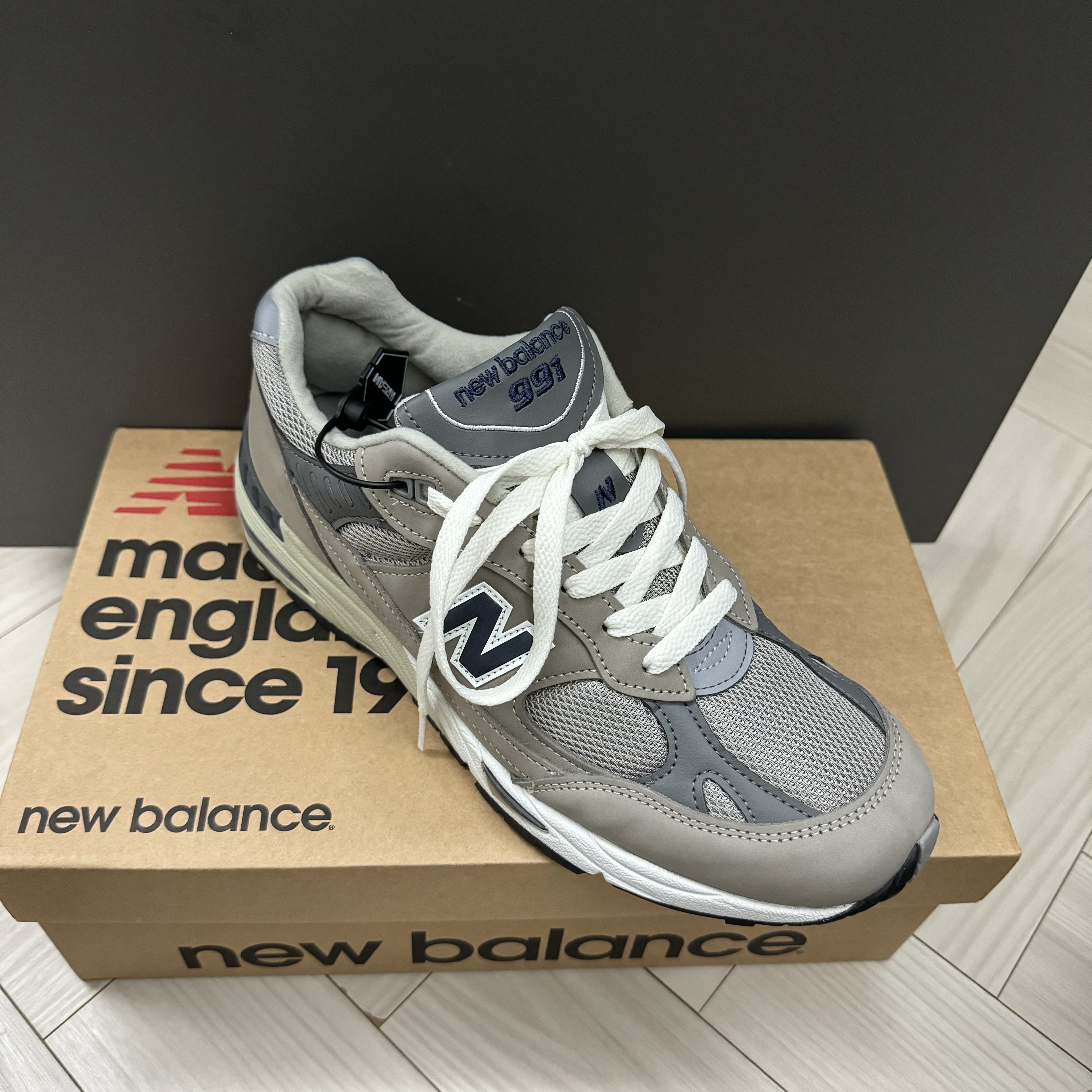New Balance 991 Made in UK 20th Anniversary Grey 착용 스타일 - 3