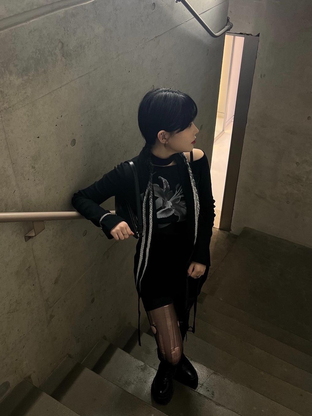 Elfelfelf Archives Women Lily Scarf Top Black, Elfelfelf Archives Women Lily Scarf Top Ivory 착용 스타일