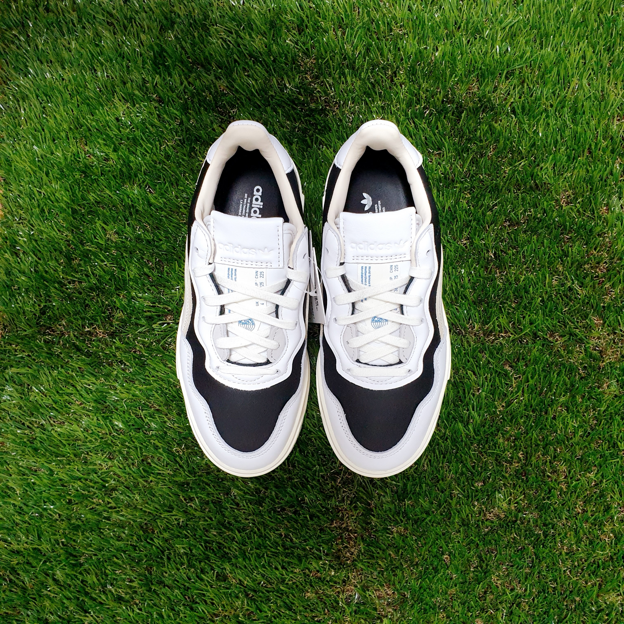 Adidas SC Premiere Cloud White Core Black 착용 스타일 - 2