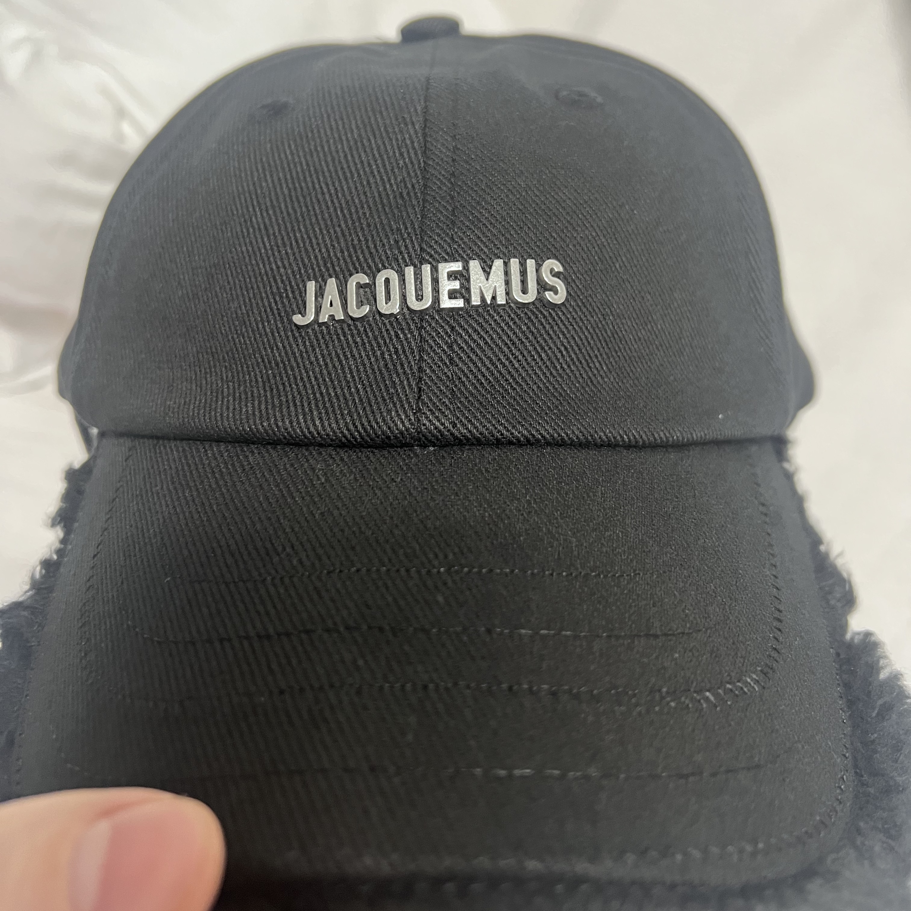 Jacquemus La Casquette Artichaut Fringe Baseball Cap Black 착용 스타일 - 1