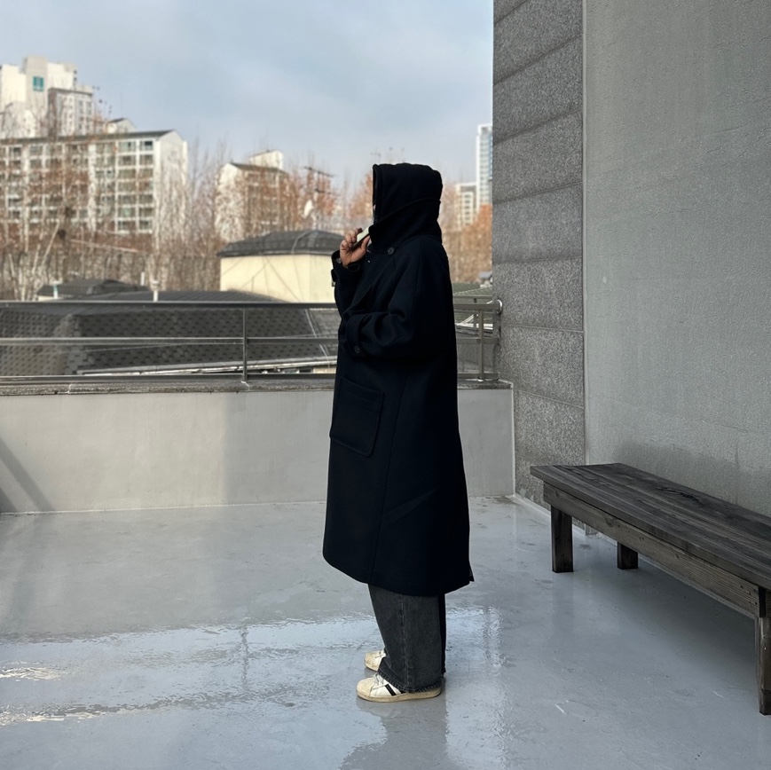 Undermycar Legion.02 Balmacaan Oversized Wool Coat Black 착용 스타일 - 2
