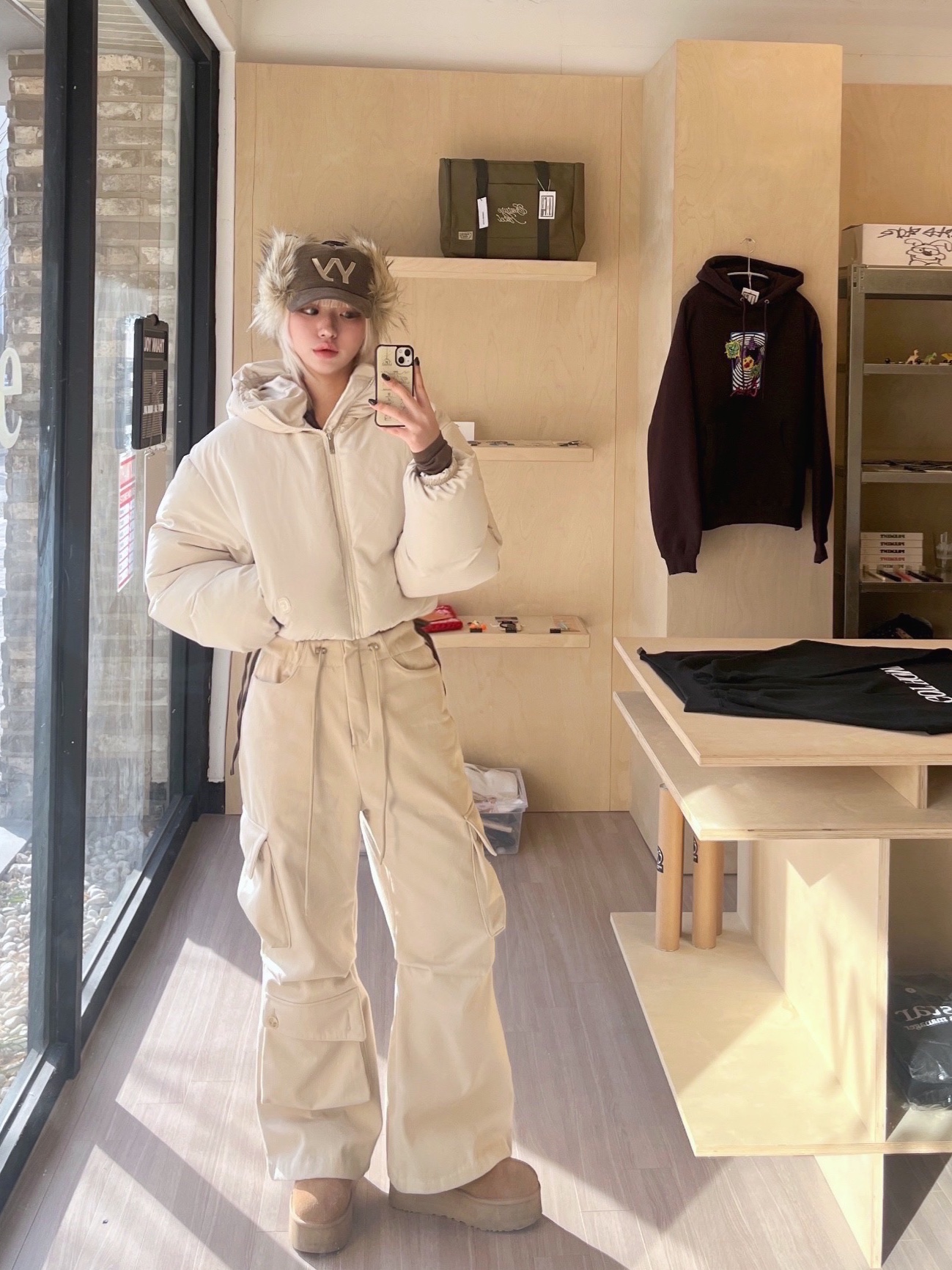 Open Yy Faux Fur Corduroy Earflap Cap Khaki, (W) Glowny Bounderless Down Puffer Jacket Ivory 착용 스타일