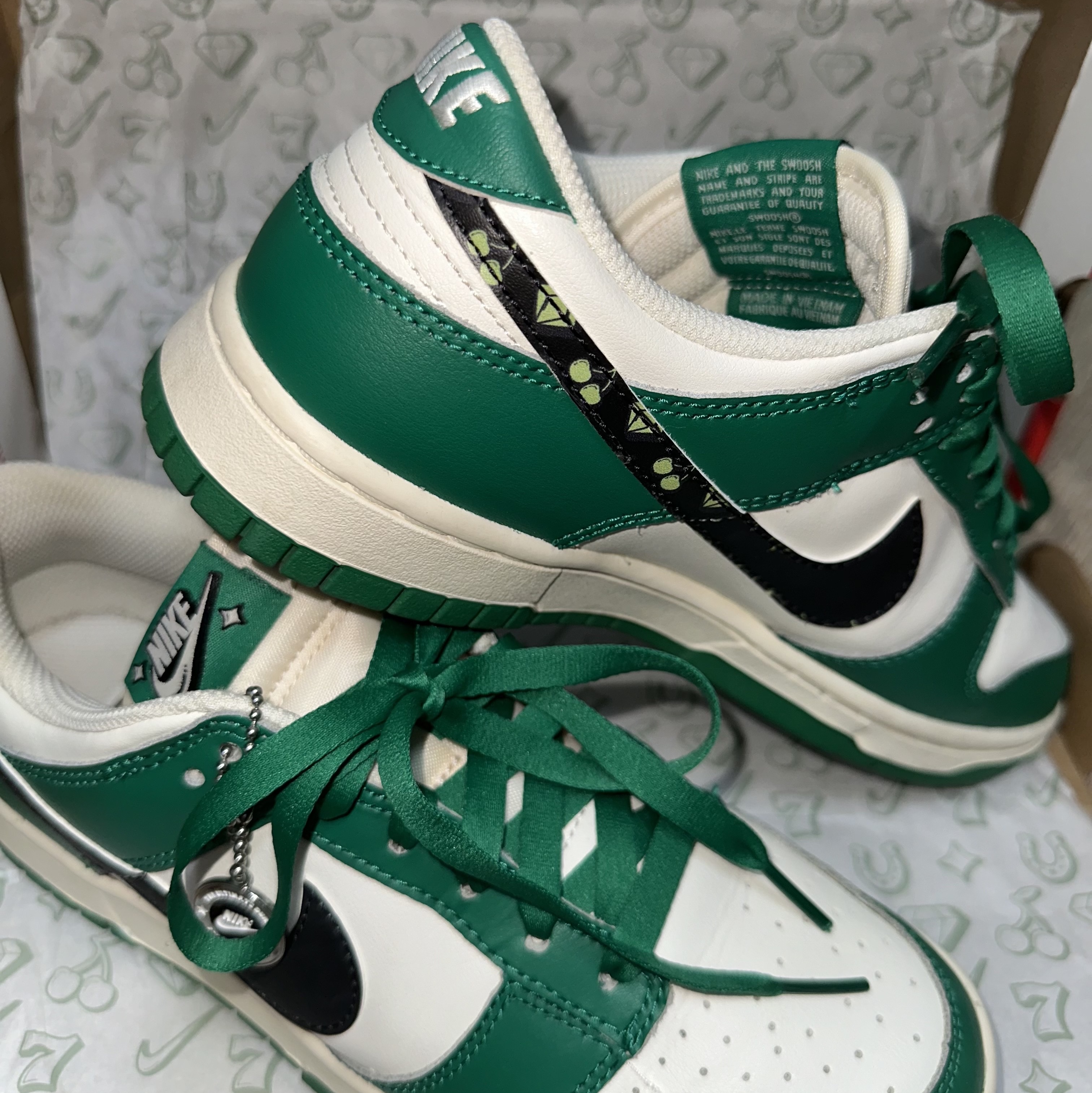 Nike Dunk Low Retro SE Jackpot Malachite, (W) Nike Dunk Low Wolf Grey Rosewood 착용 스타일 - 2