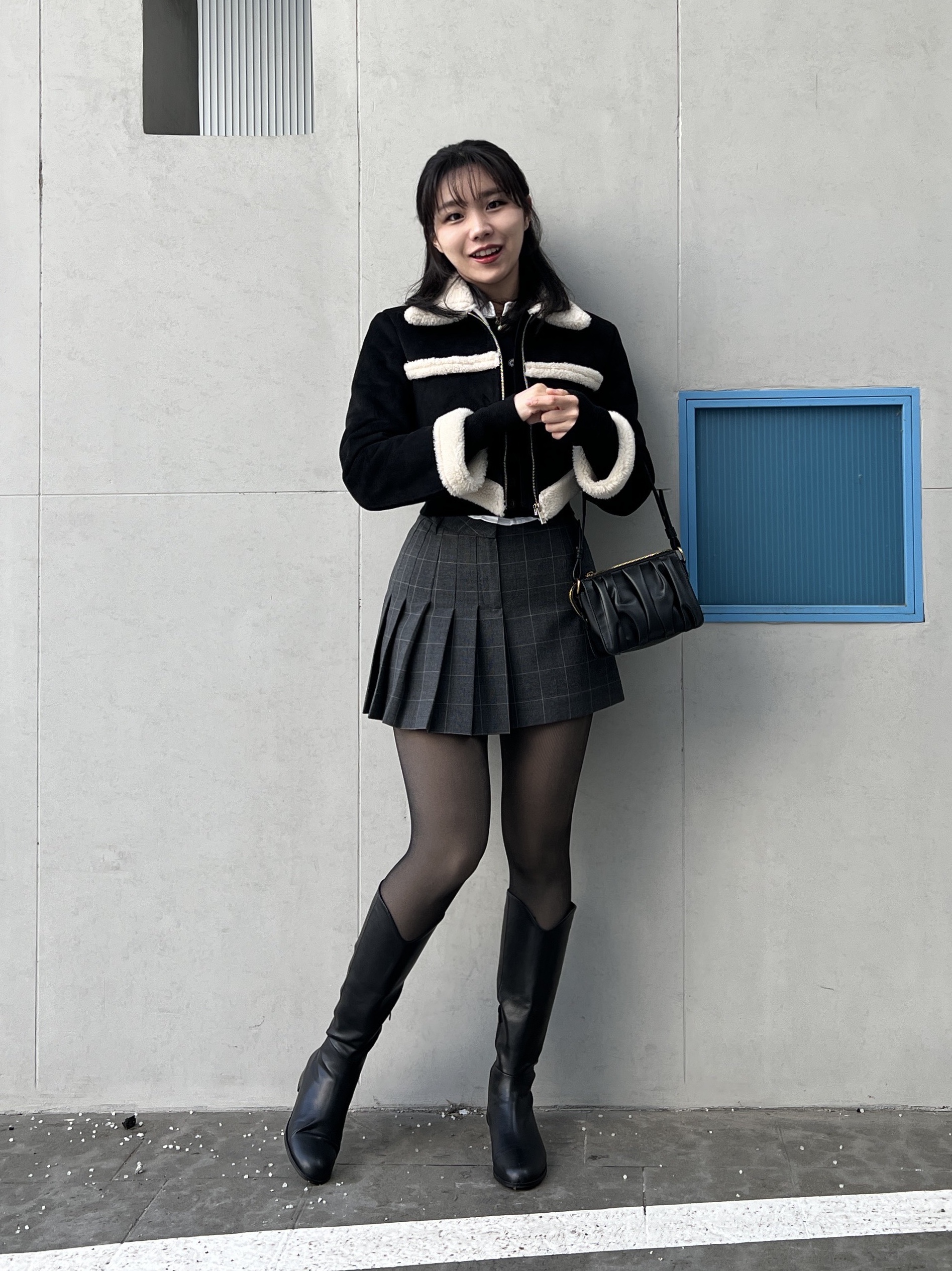 (W) Vivienne Westwood Bea Cropped Cardigan Black 착용 스타일 - 2