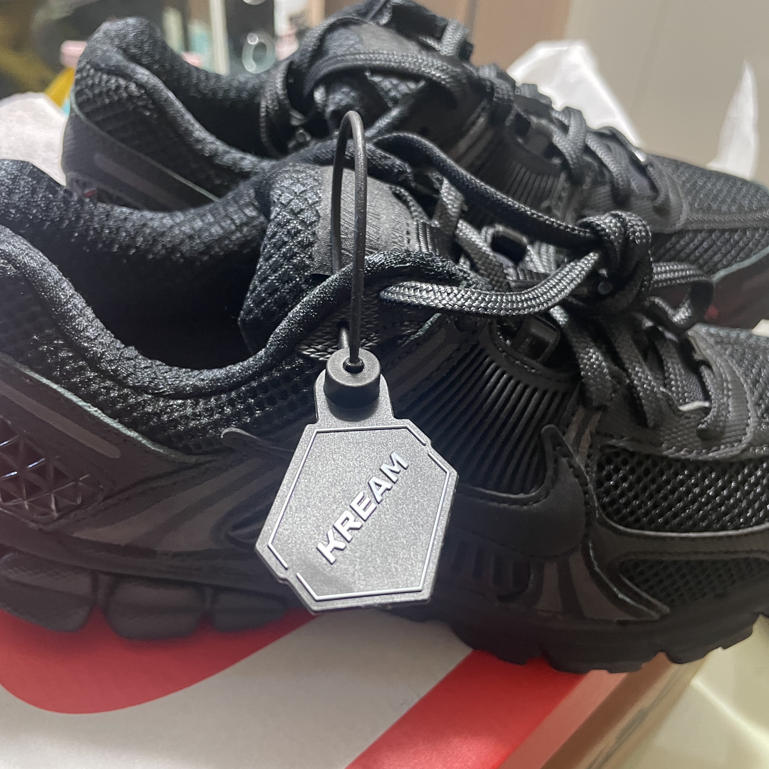 Nike Zoom Vomero 5 SP Black 착용 스타일