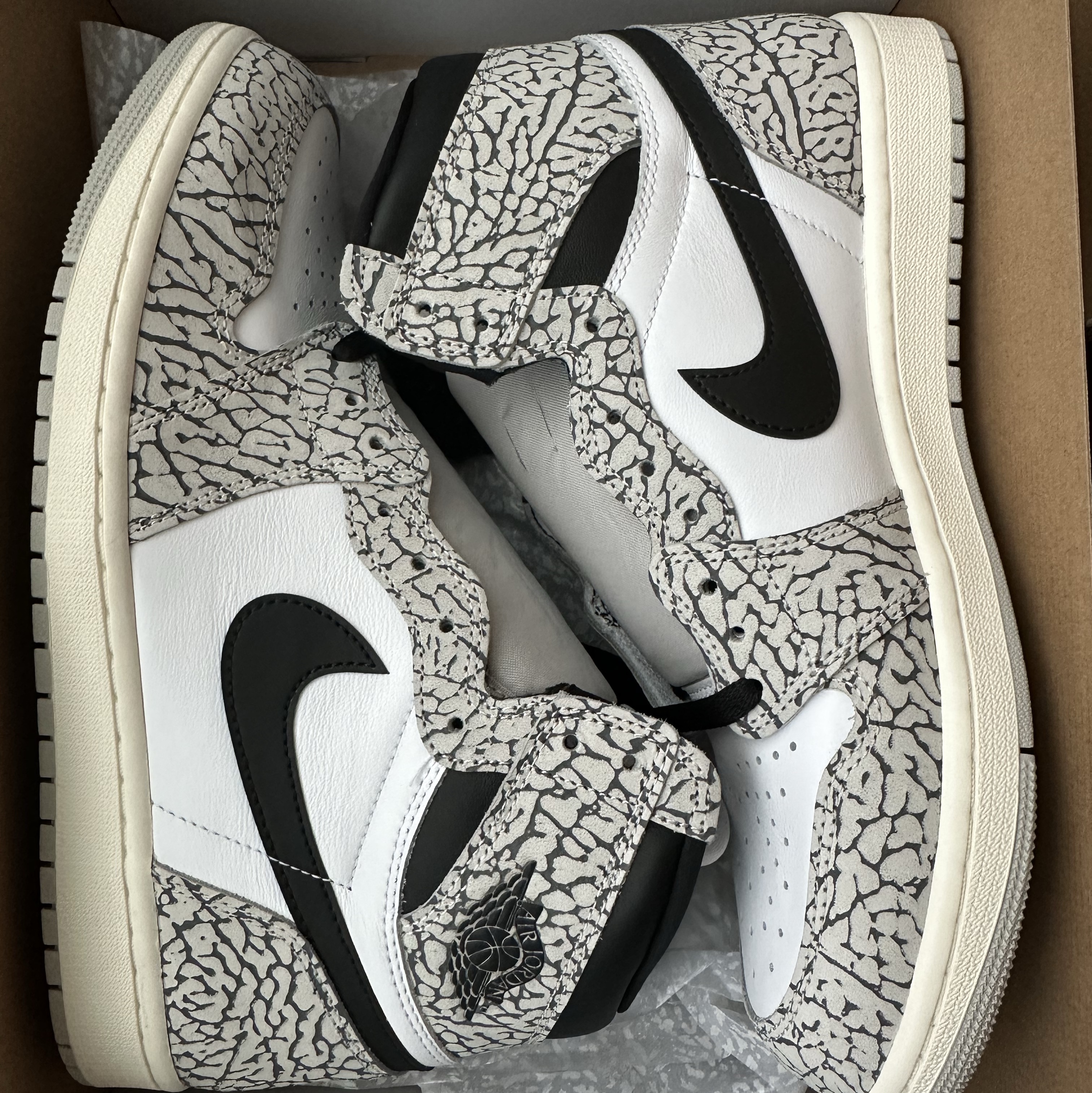 Jordan 1 Retro High OG White Cement 착용 스타일