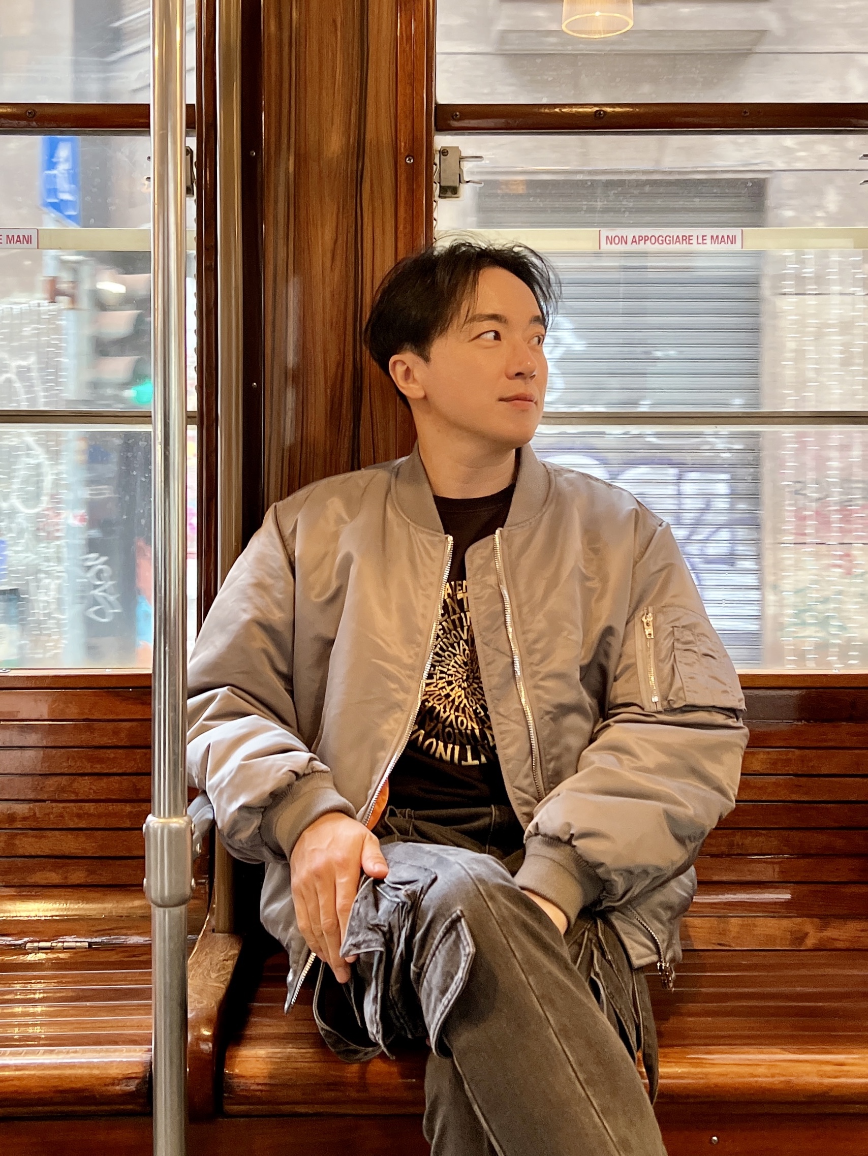 Celine Bomber Jacket in Nylon Twill Light Grey 착용 스타일 - 1