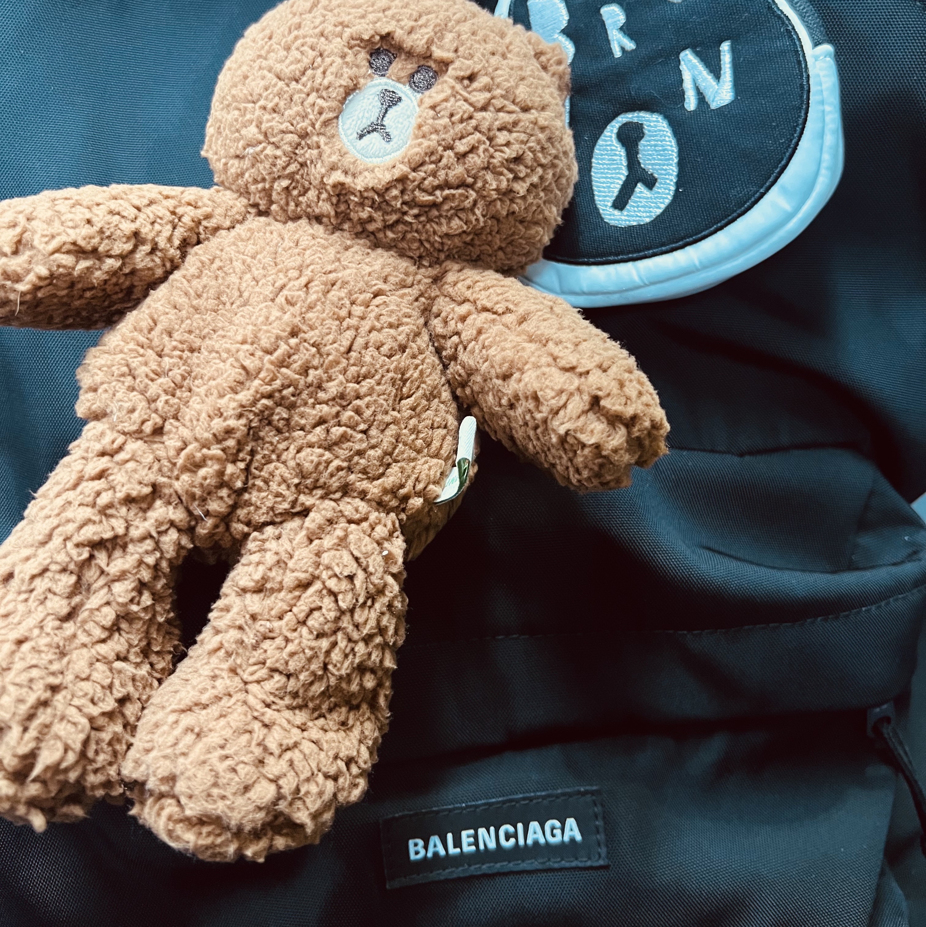 Balenciaga Explorer Backpack Black 착용 스타일