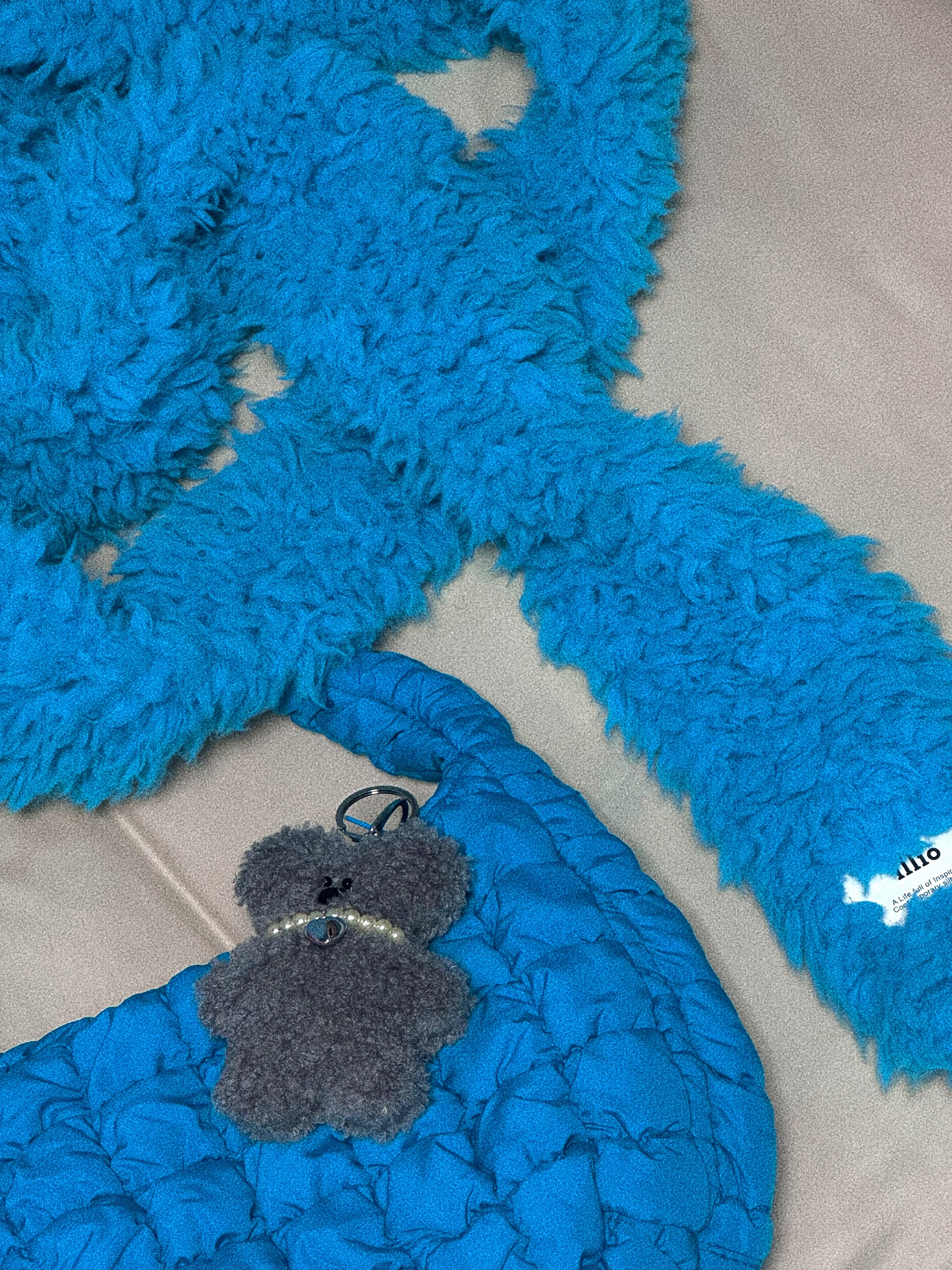 COS Quilted Mini Bag Bright Turquoise 착용 스타일