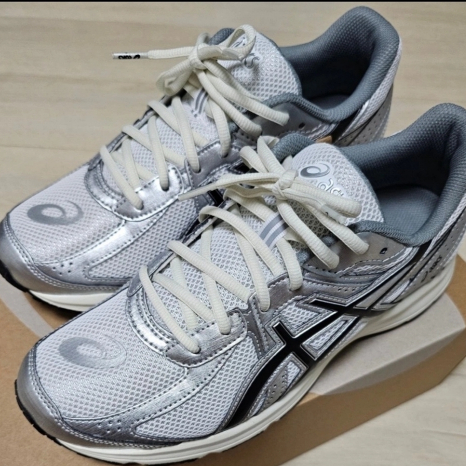 Asics Jog 100 S White Black - 2E Wide 착용 스타일 - 1