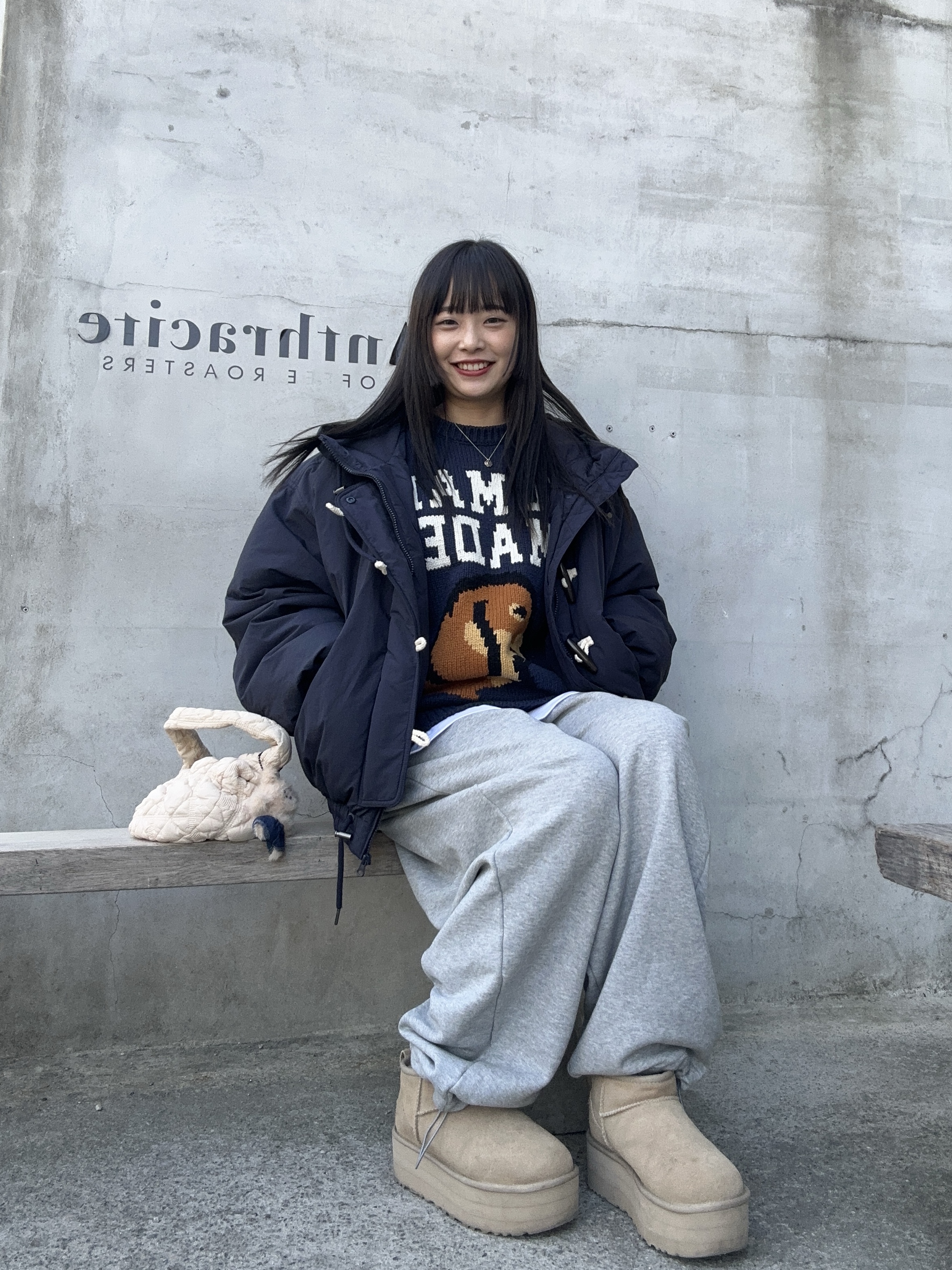 (W) UGG Classic Ultra Mini Platform Mustard Seed, Human Made Dachs Knit Sweater Navy 착용 스타일 - 4