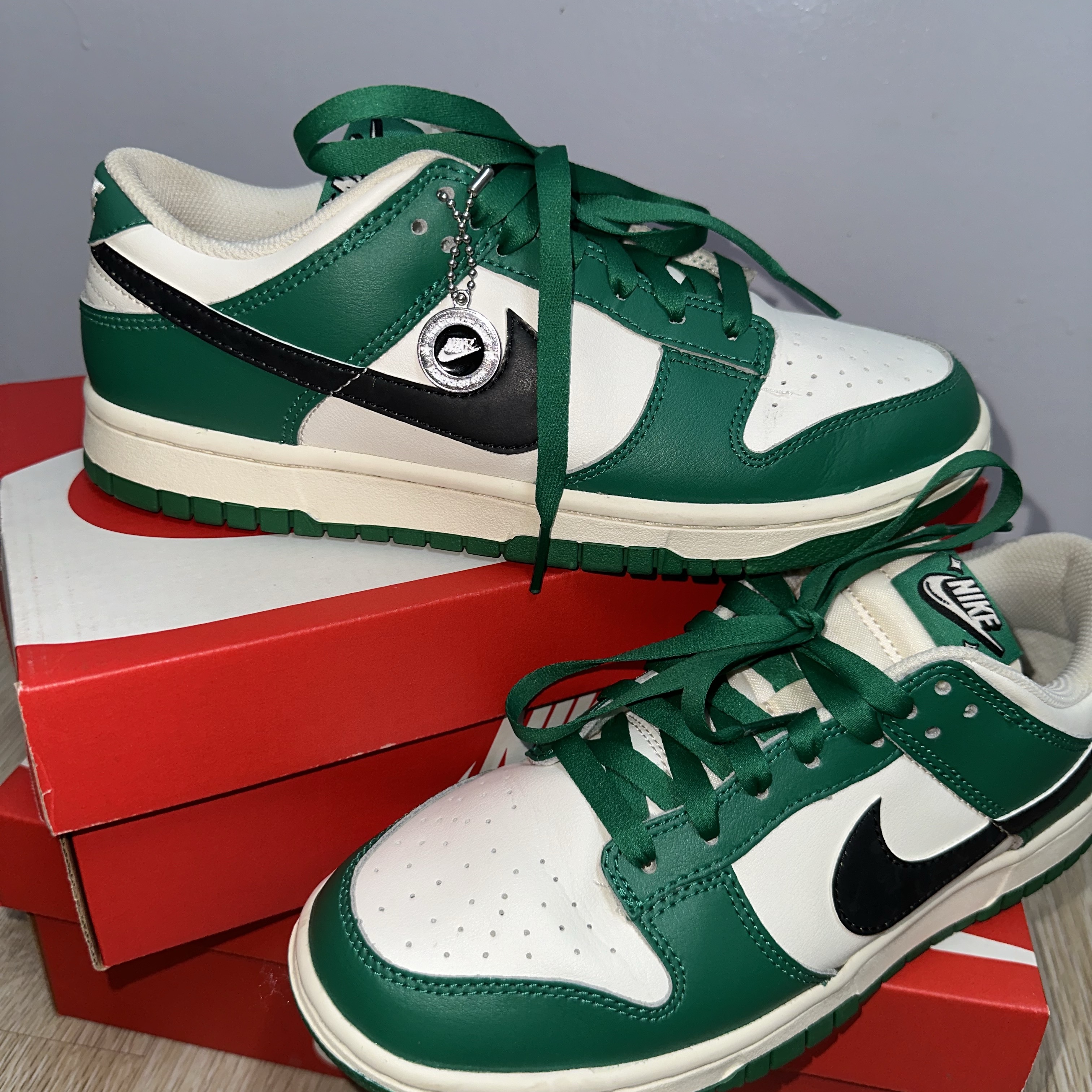 Nike Dunk Low Retro SE Jackpot Malachite, (W) Nike Dunk Low Wolf Grey Rosewood 착용 스타일 - 1