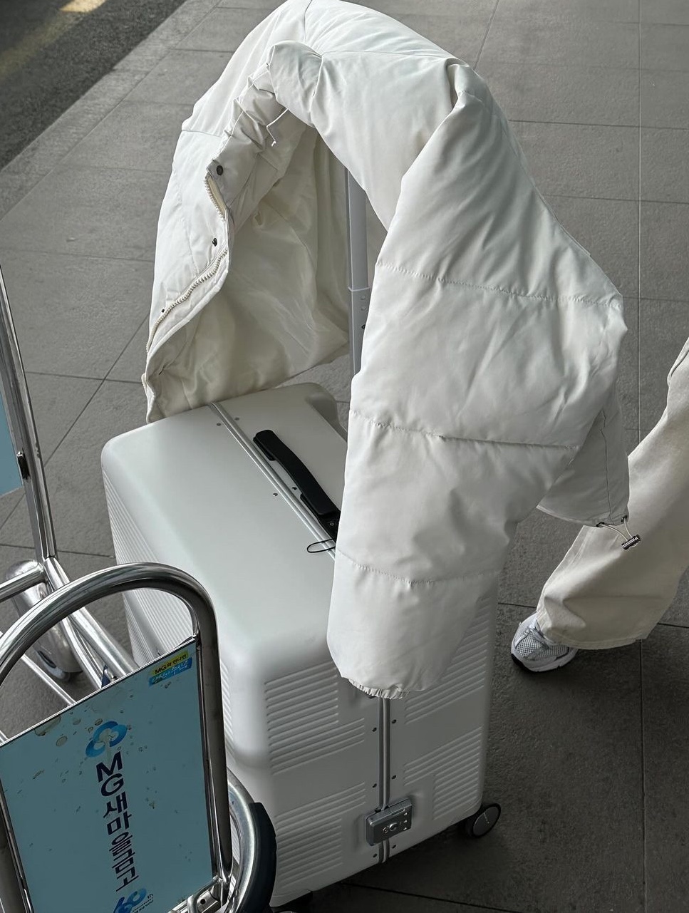 RAWROW R Trunk Frame Ep.2 84L / 20'' 960 Ivory 착용 스타일 - 2