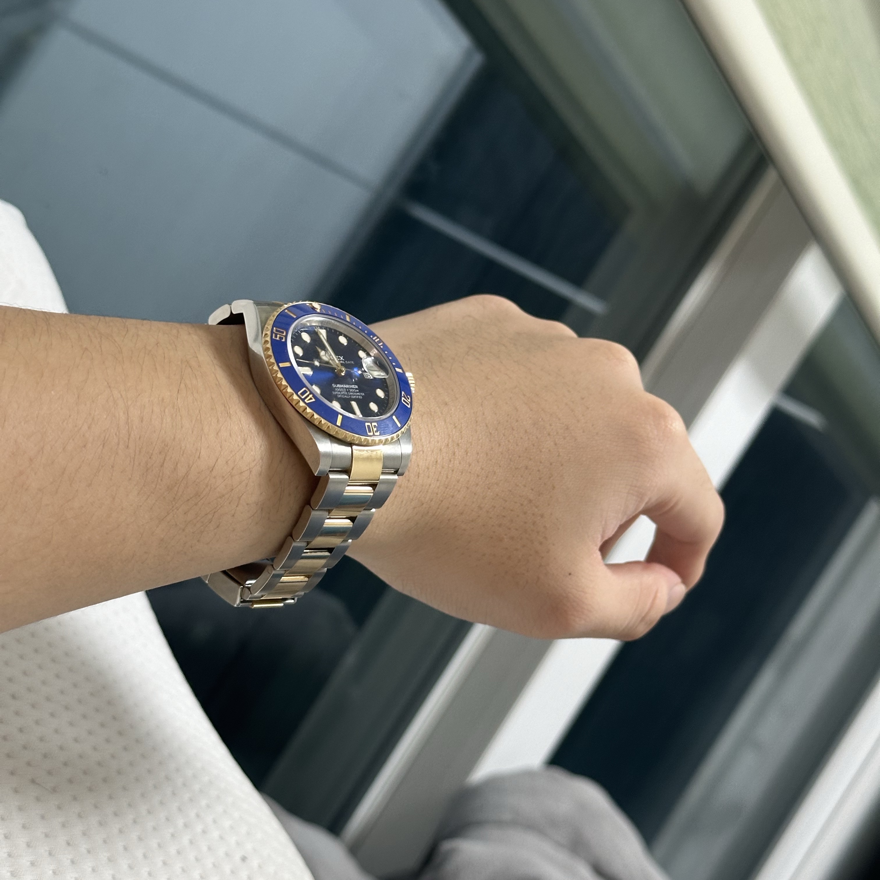Rolex Submariner Date 41mm 126613LB Royal Blue Oyster 착용 스타일
