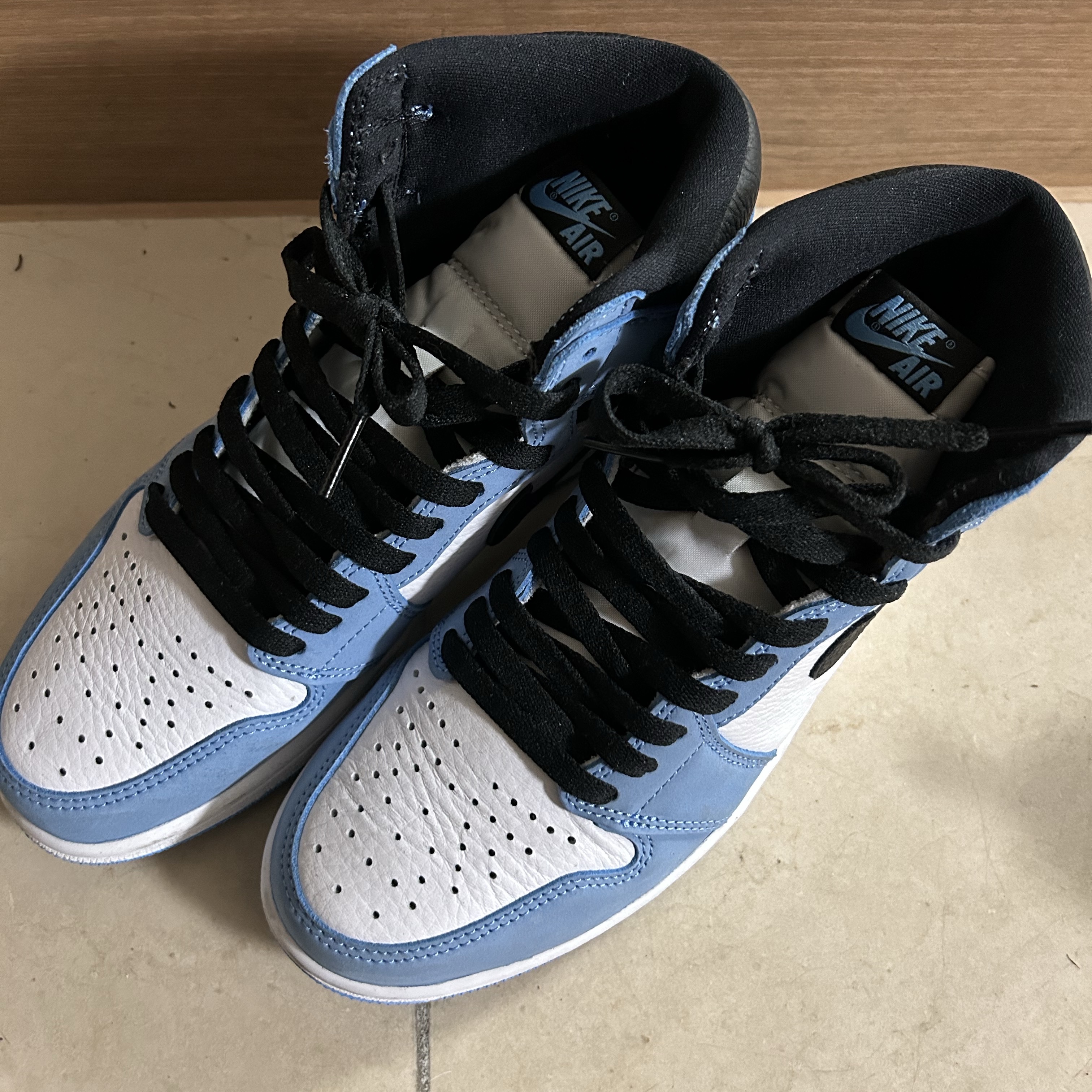 Jordan 1 Retro High OG University Blue 착용 스타일