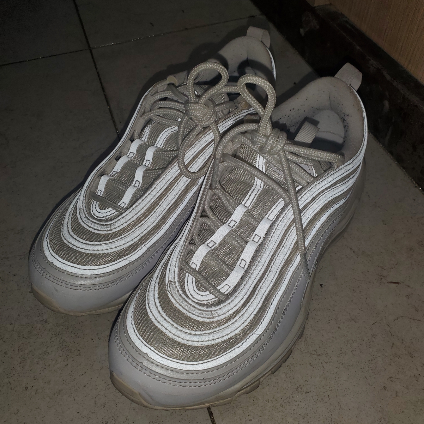(W) Nike Air Max 97 White Pure Platinum 착용 스타일 - 2