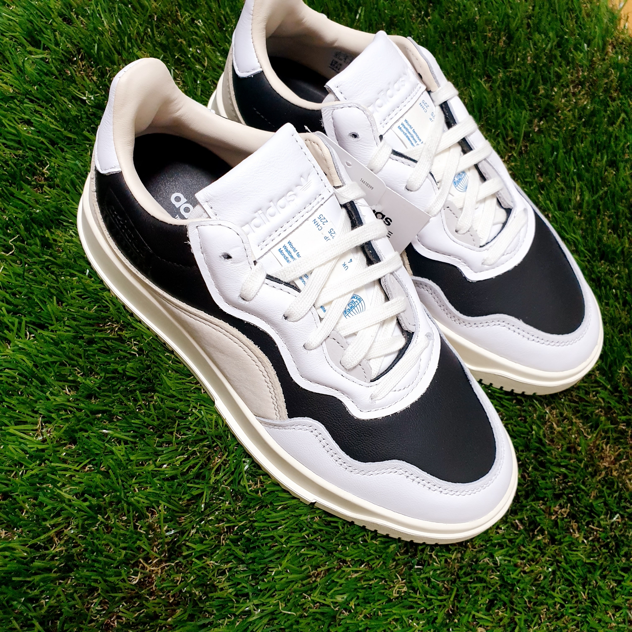 Adidas SC Premiere Cloud White Core Black 착용 스타일 - 1