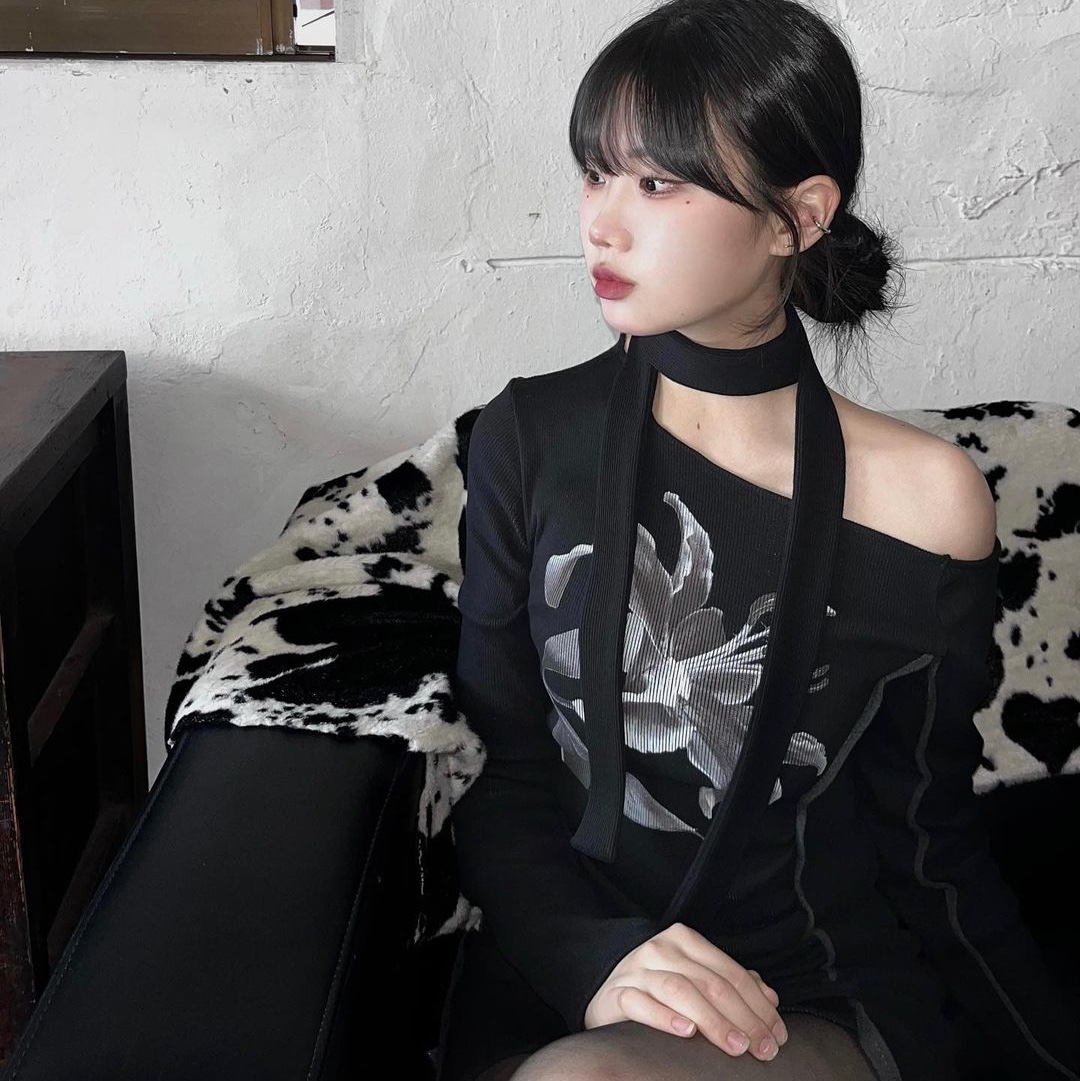 Elfelfelf Archives Women Lily Scarf Top Black, Elfelfelf Archives Women Lily Scarf Top Ivory 착용 스타일