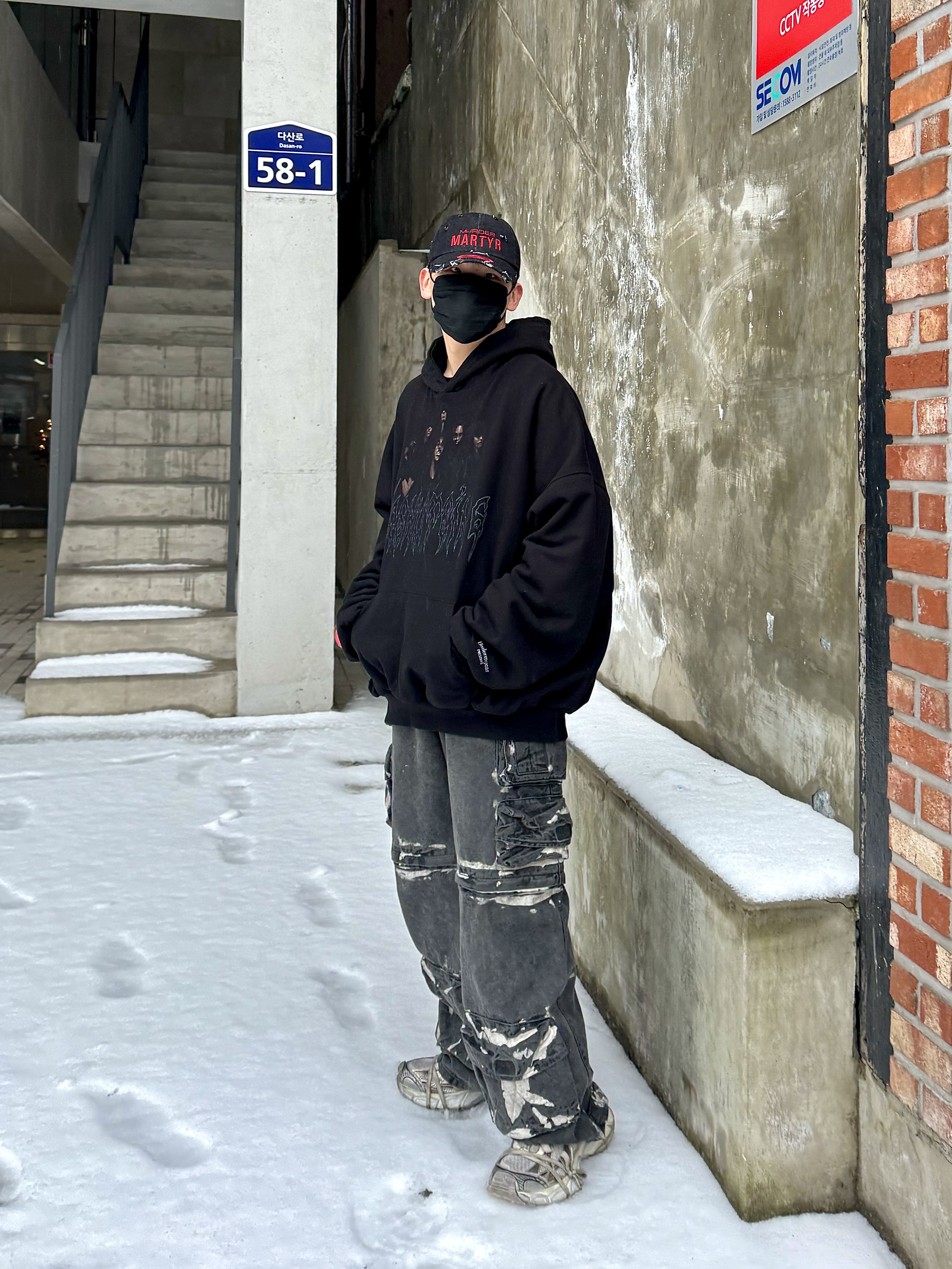 Undermycar Gashutein 6 Six People Graphic 2 Layered Hoodie Bristol Black - 24SS, Balenciaga 3XL Sneakers Beige 착용 스타일 - 1