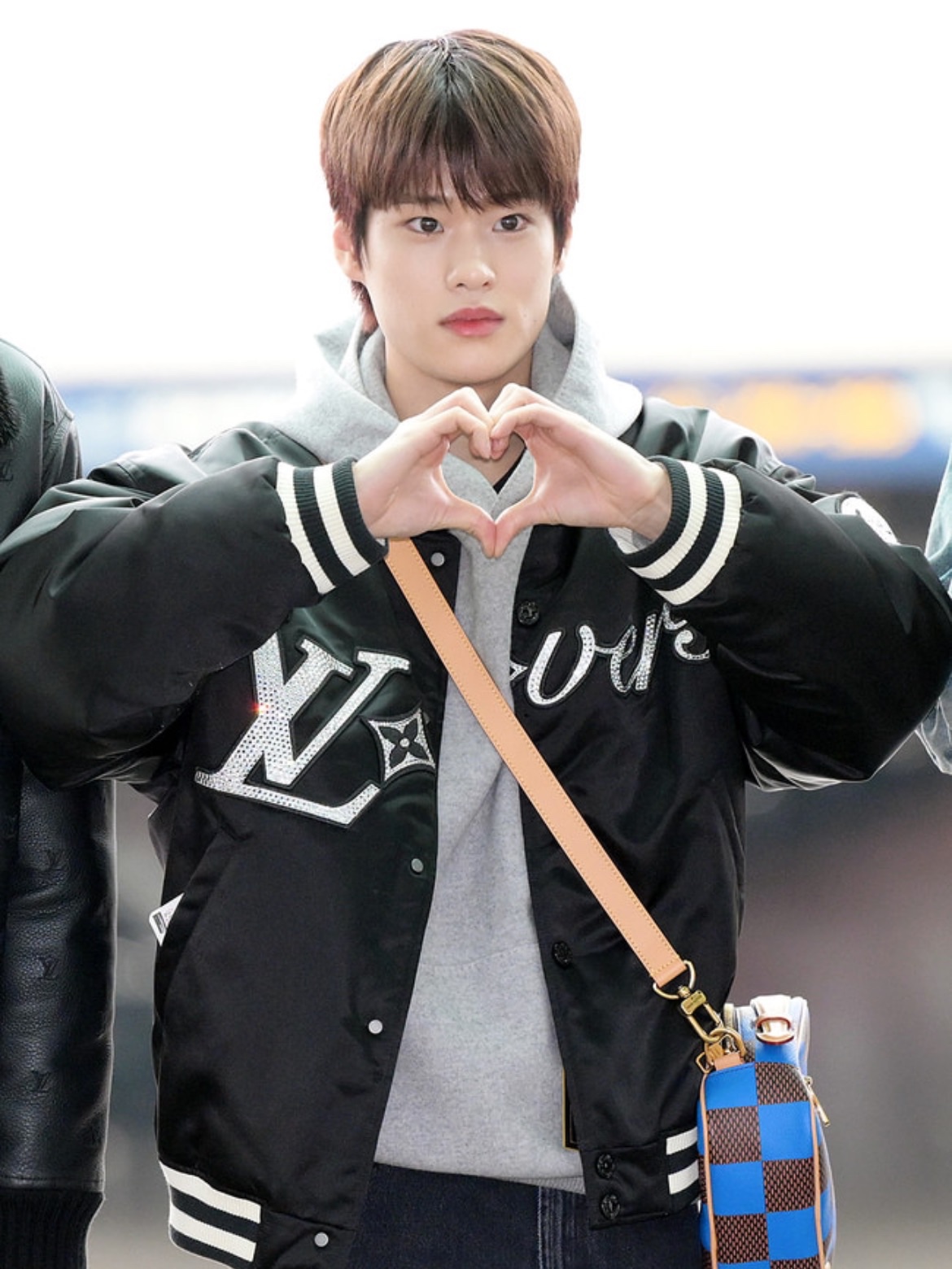 Louis Vuitton Embroidered Nylon Baseball Blouson Black 착용 스타일