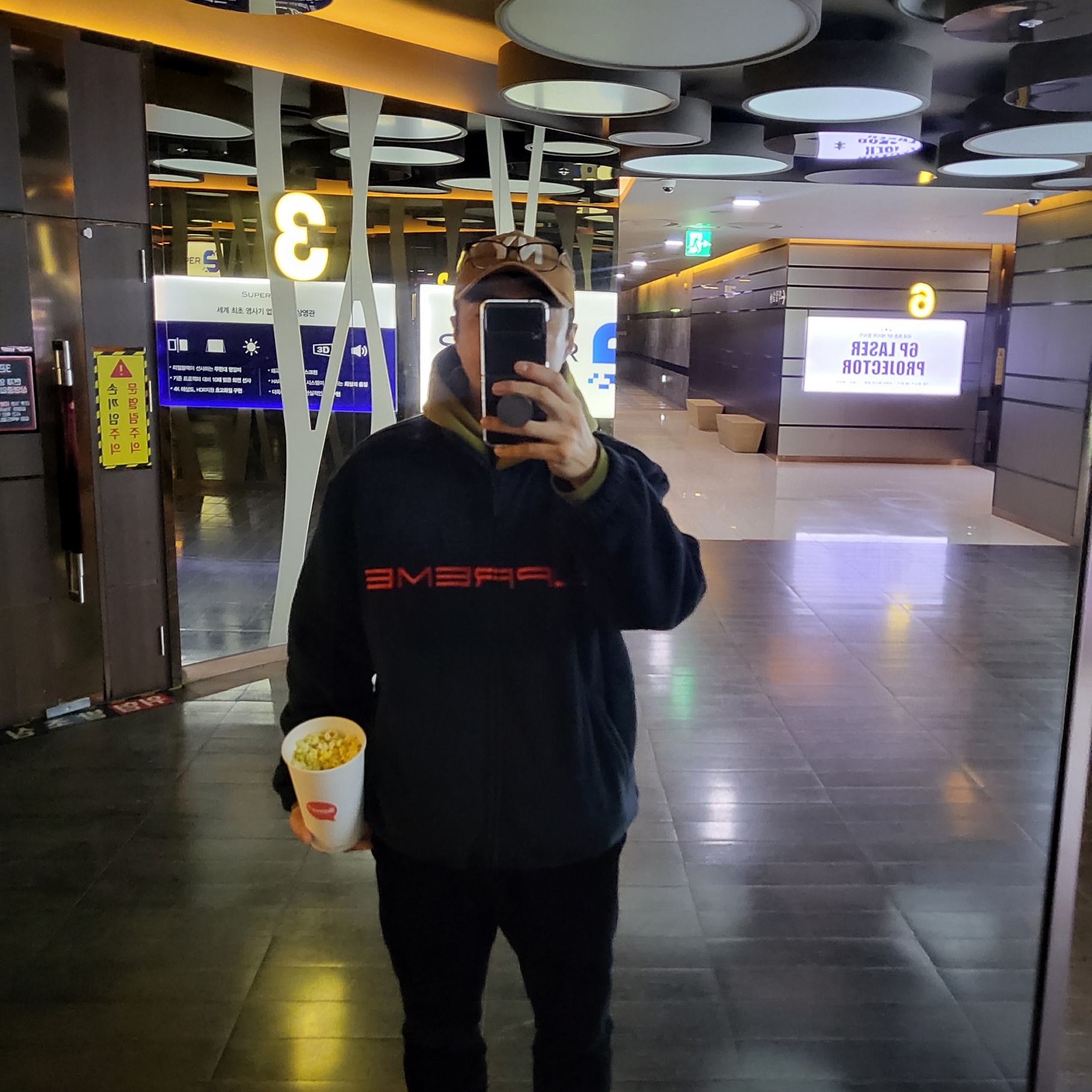 Supreme Polartec Zip Jacket Black - 23FW 착용 스타일