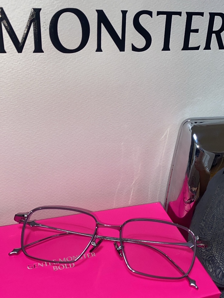 Gentle Monster Aba 02 Silver 착용 스타일