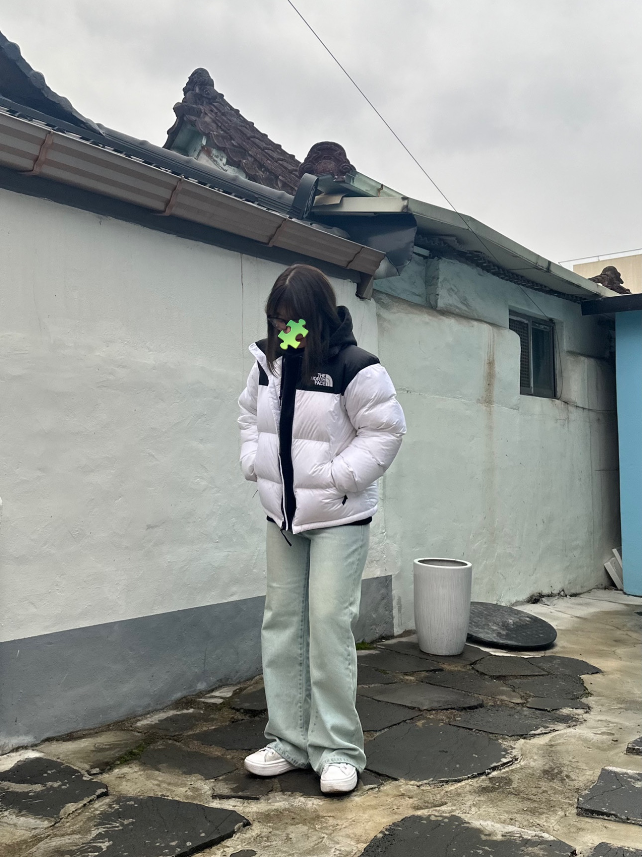 Stussy Basic Stussy Hoodie Black 2023, The North Face 1996 Eco Nuptse Jacket White 착용 스타일 - 2