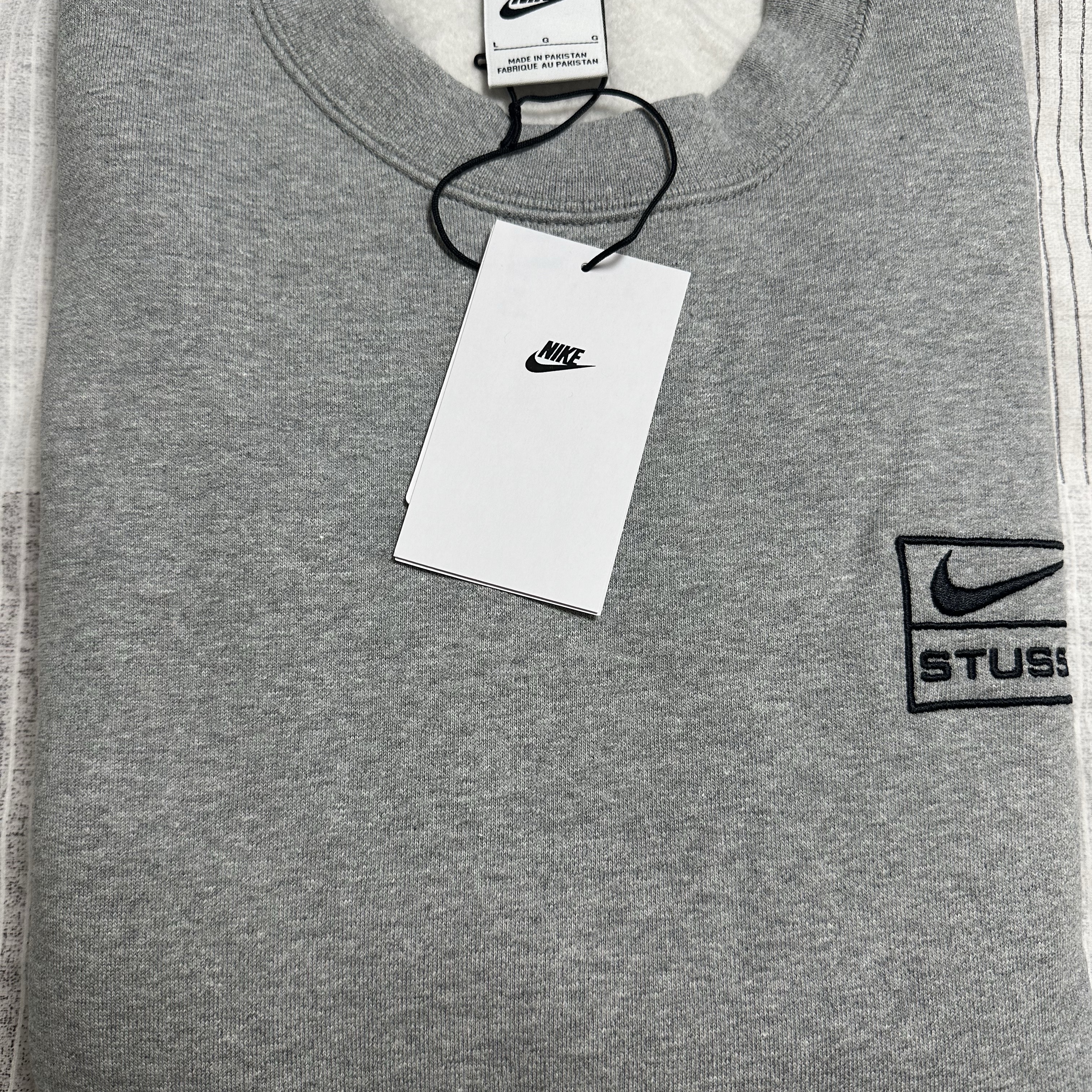 Nike x Stussy NRG Fleece Crewneck Dark Grey Heather (DO9337-063) 착용 스타일