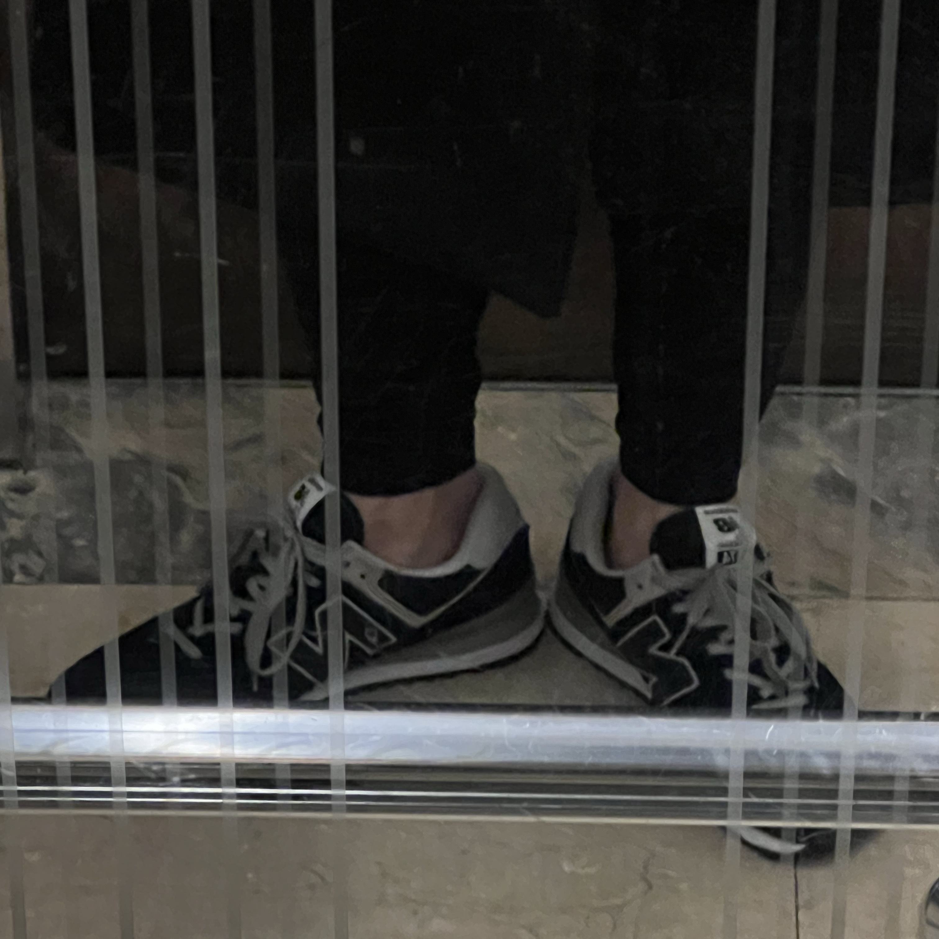 New Balance 574 Black - D Standard 착용 스타일