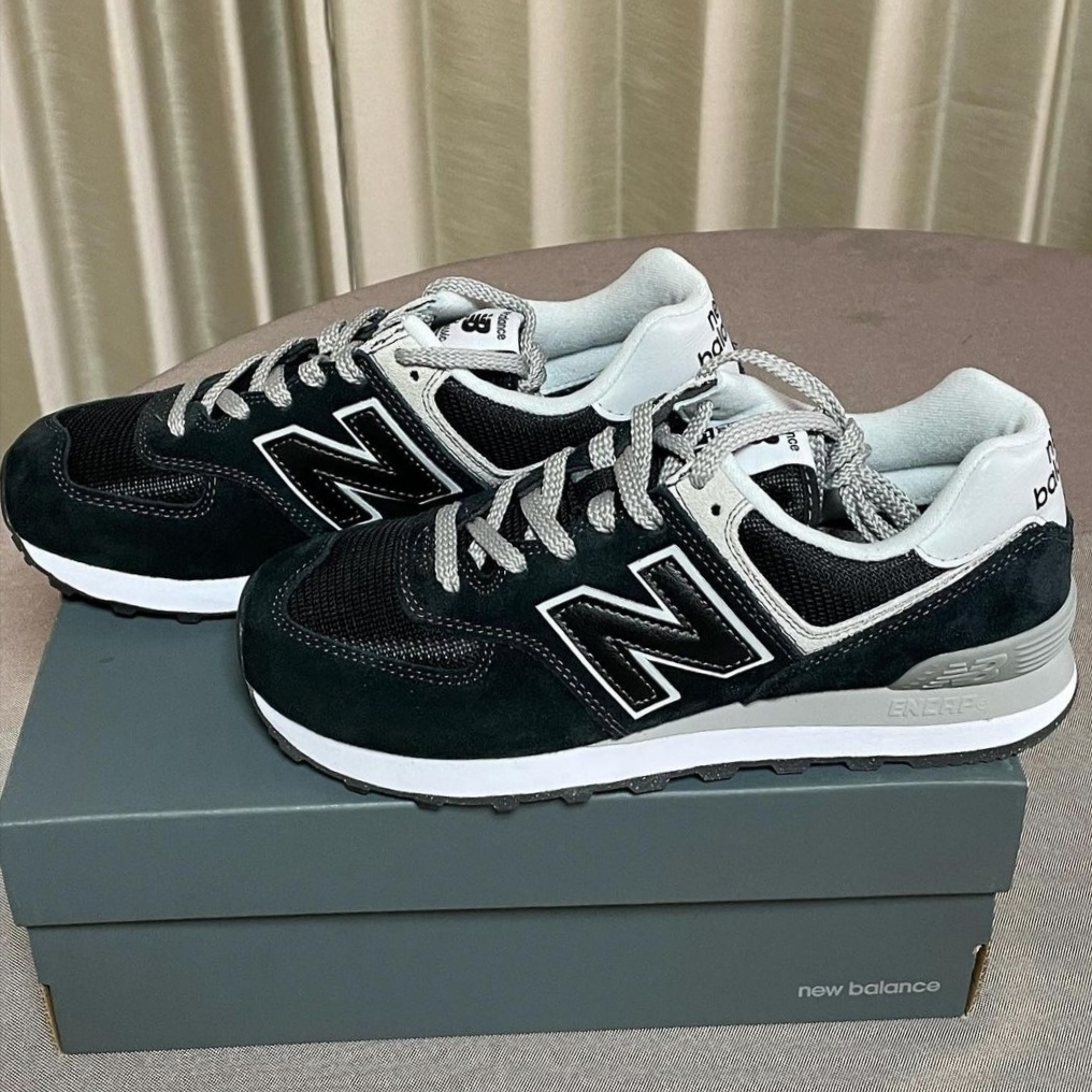 New Balance 574 Black - D Standard 착용 스타일