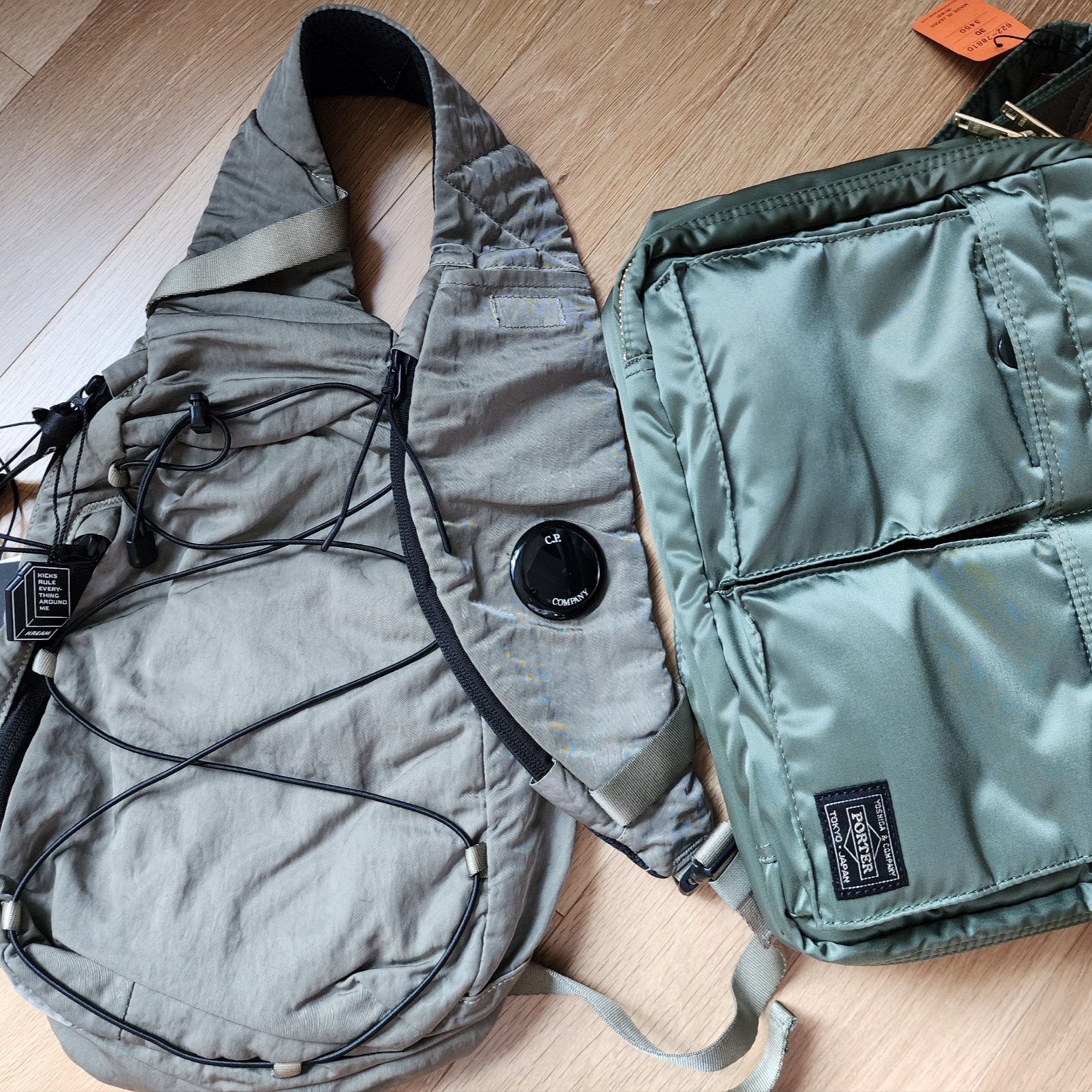 C.P. Company Nylon B Crossbody Rucksack Silver Sage Brown - 23FW, Porter Tanker Shoulder Bag L Sage Green 착용 스타일 - 3