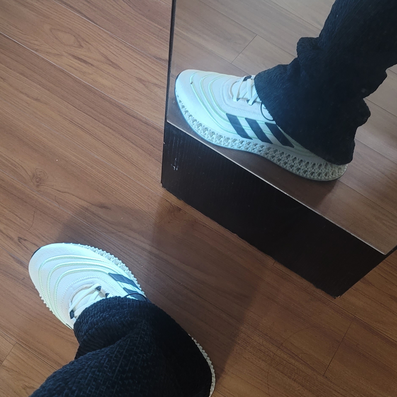 Adidas x Parley 4D FWD Off White 착용 스타일 - 1