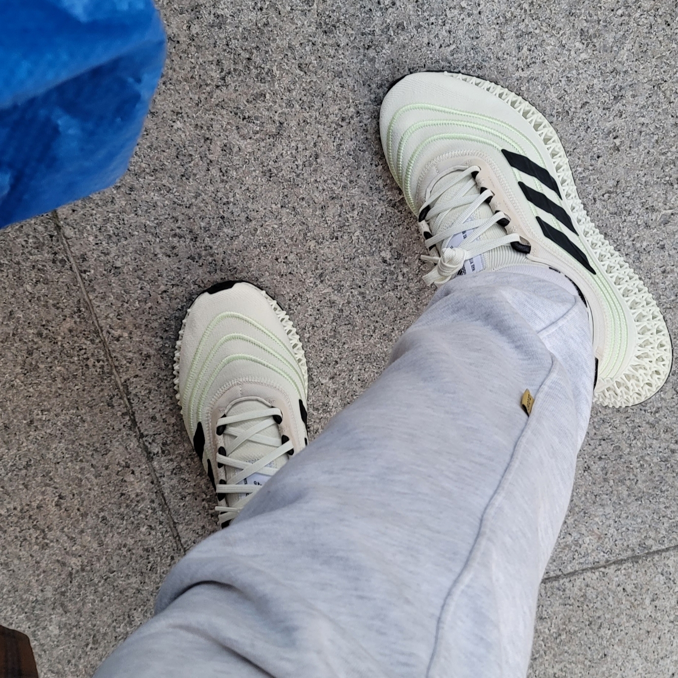 Adidas x Parley 4D FWD Off White 착용 스타일 - 2