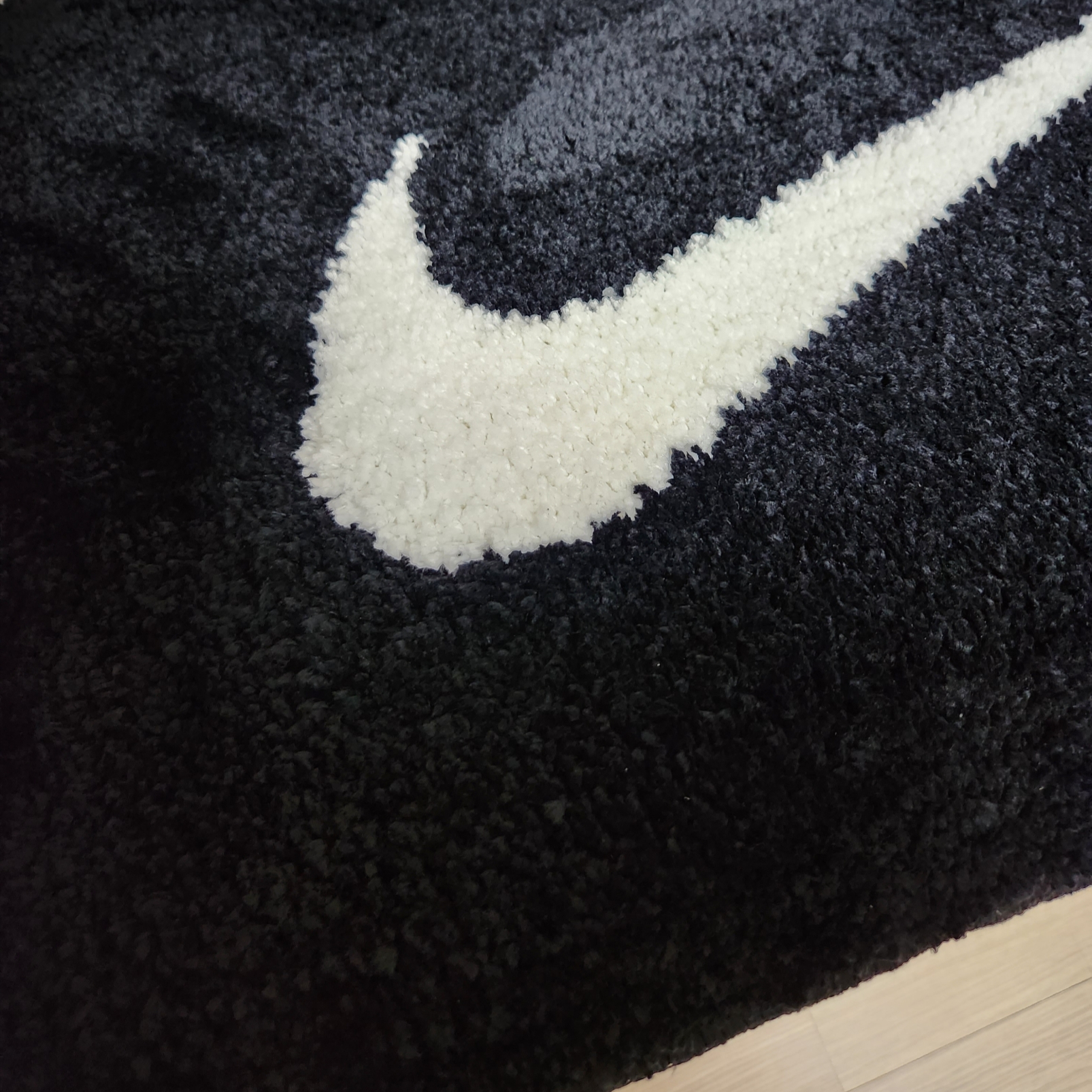 Nike Swoosh Rug Black White 착용 스타일