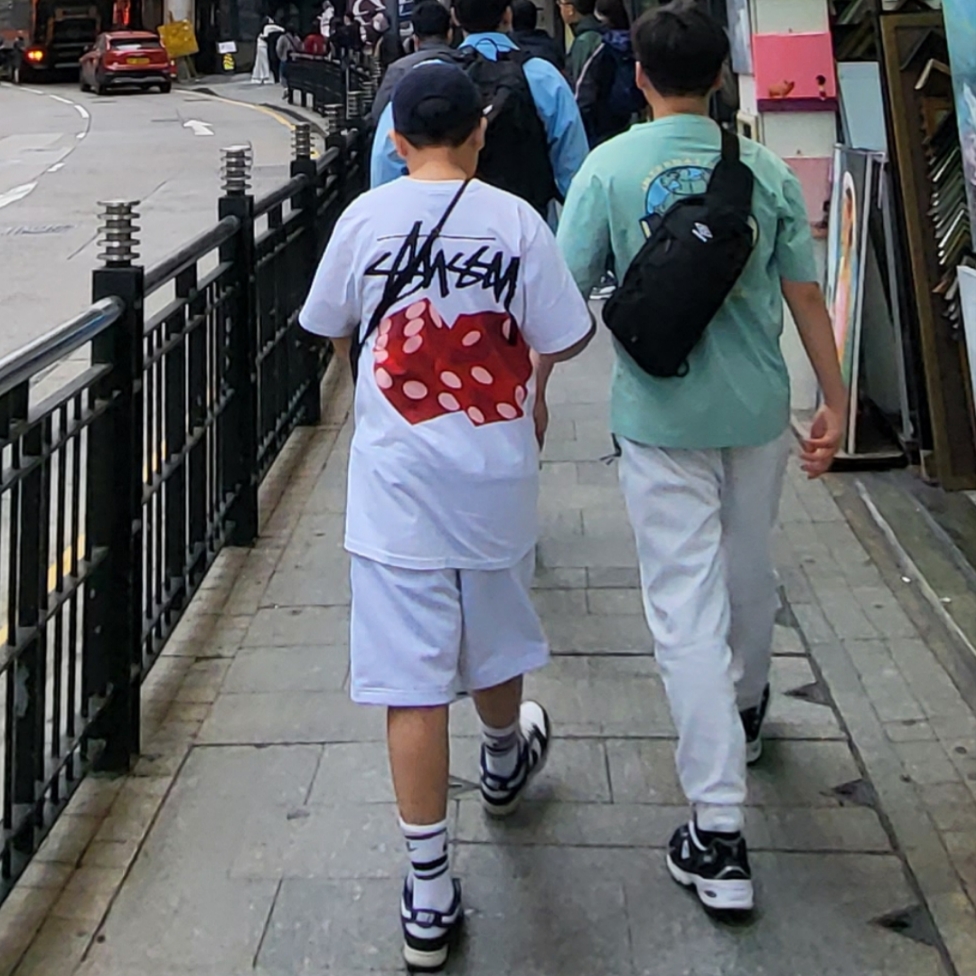 Stussy Diced Out T-Shirt White, (W) Nike Dunk Low Vintage Midnight Navy 착용 스타일