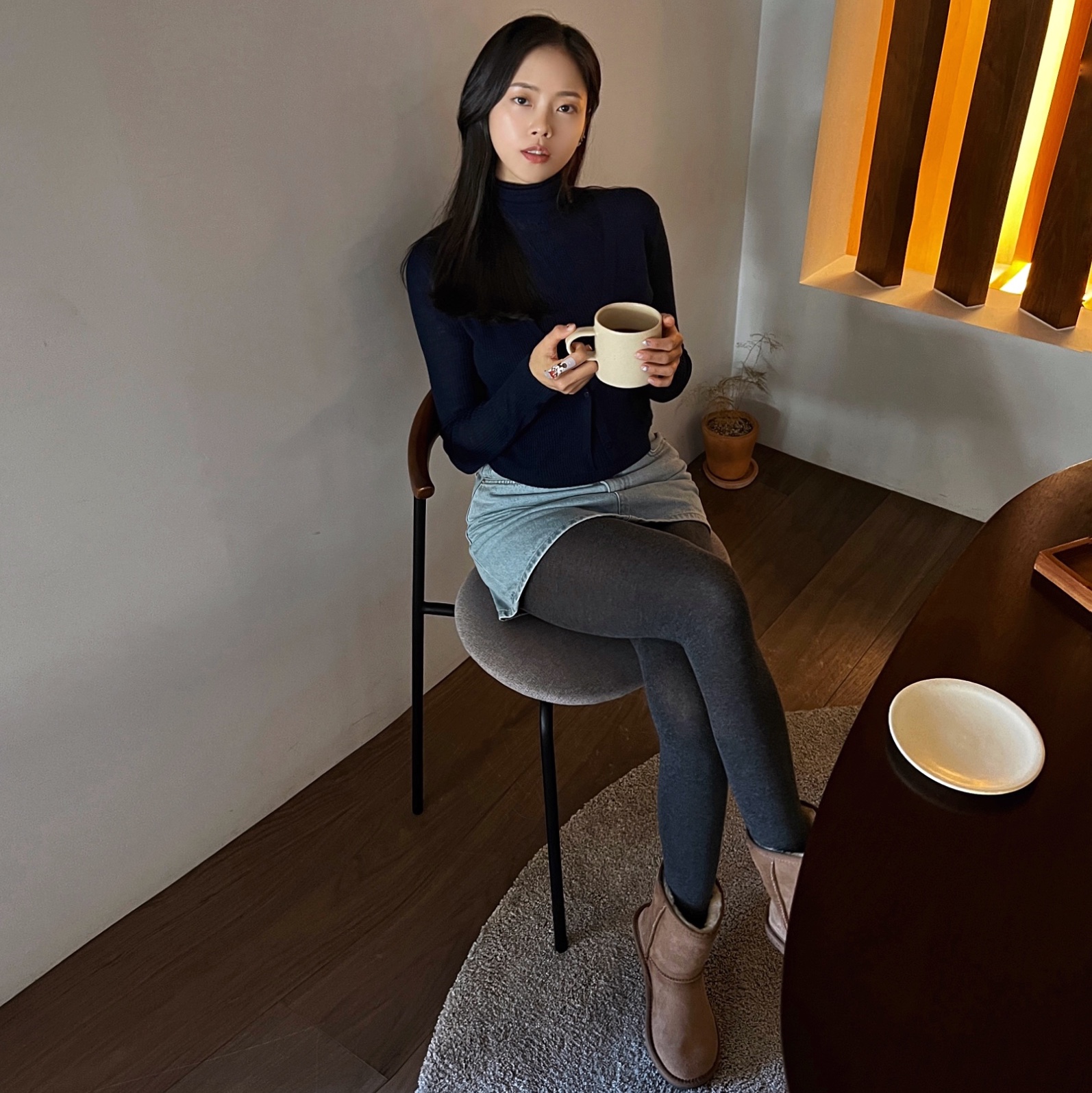 (W) UGG Classic Short II Boots Chestnut 착용 스타일 - 2