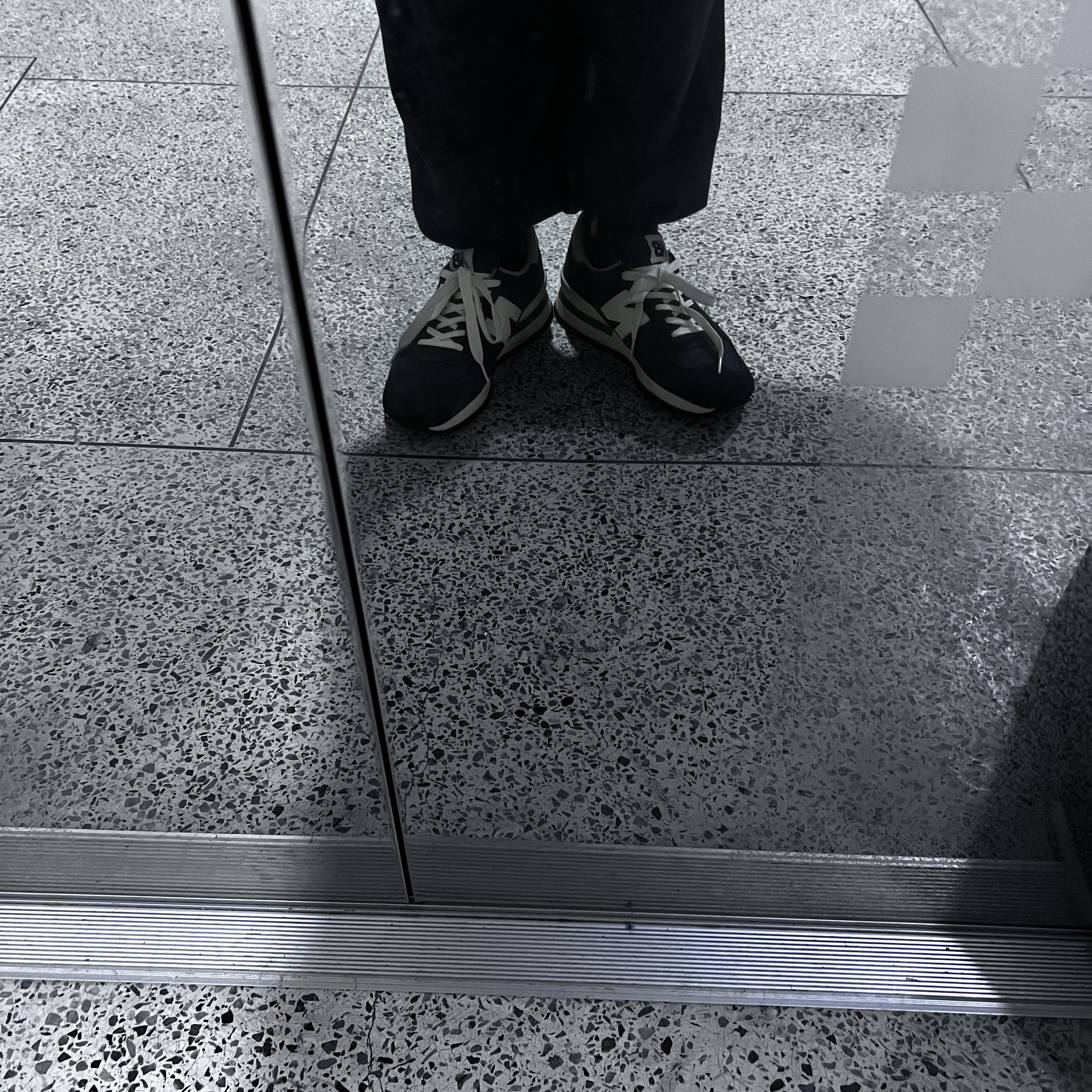 New Balance 990v1 Made in USA Navy 착용 스타일