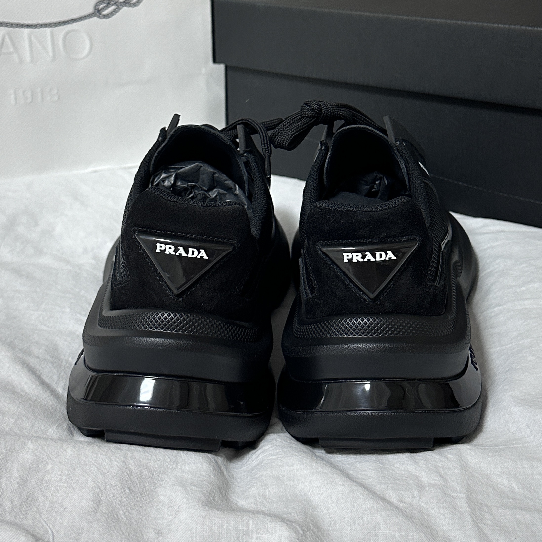 Prada Brushed Leather Sneakers with Bike Fabric and Suede Elements Black 착용 스타일 - 2