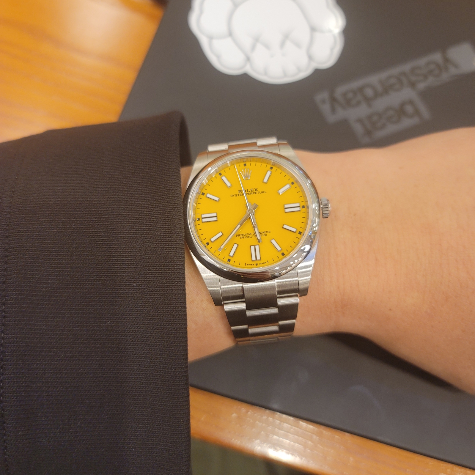 Rolex Oyster Perpetual 41mm 124300 Yellow Oyster 착용 스타일 - 2