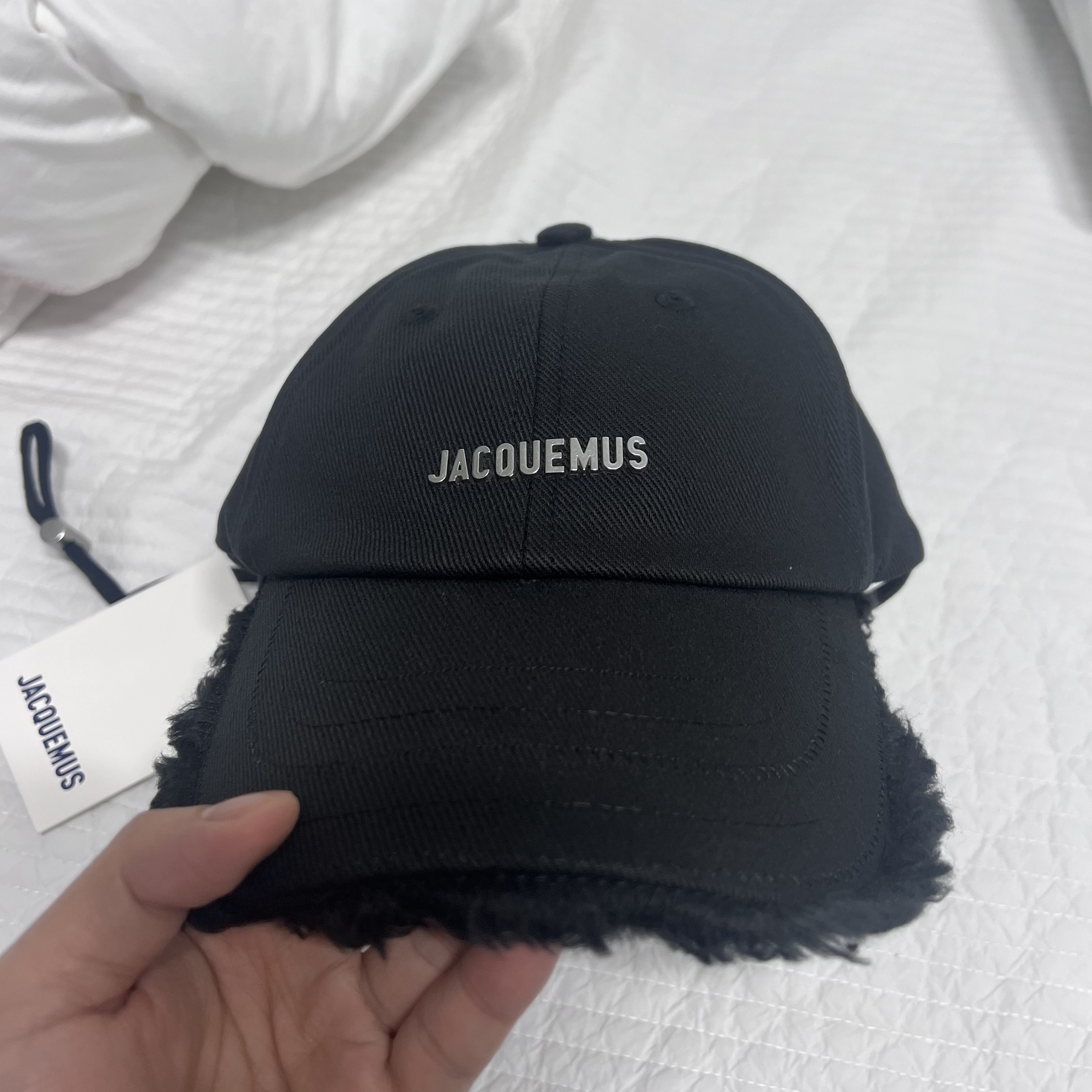 Jacquemus La Casquette Artichaut Fringe Baseball Cap Black 착용 스타일 - 2