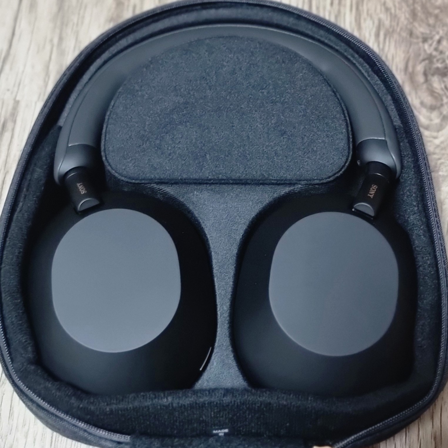 Sony WH-1000XM5 Black (Korean Ver.) 착용 스타일