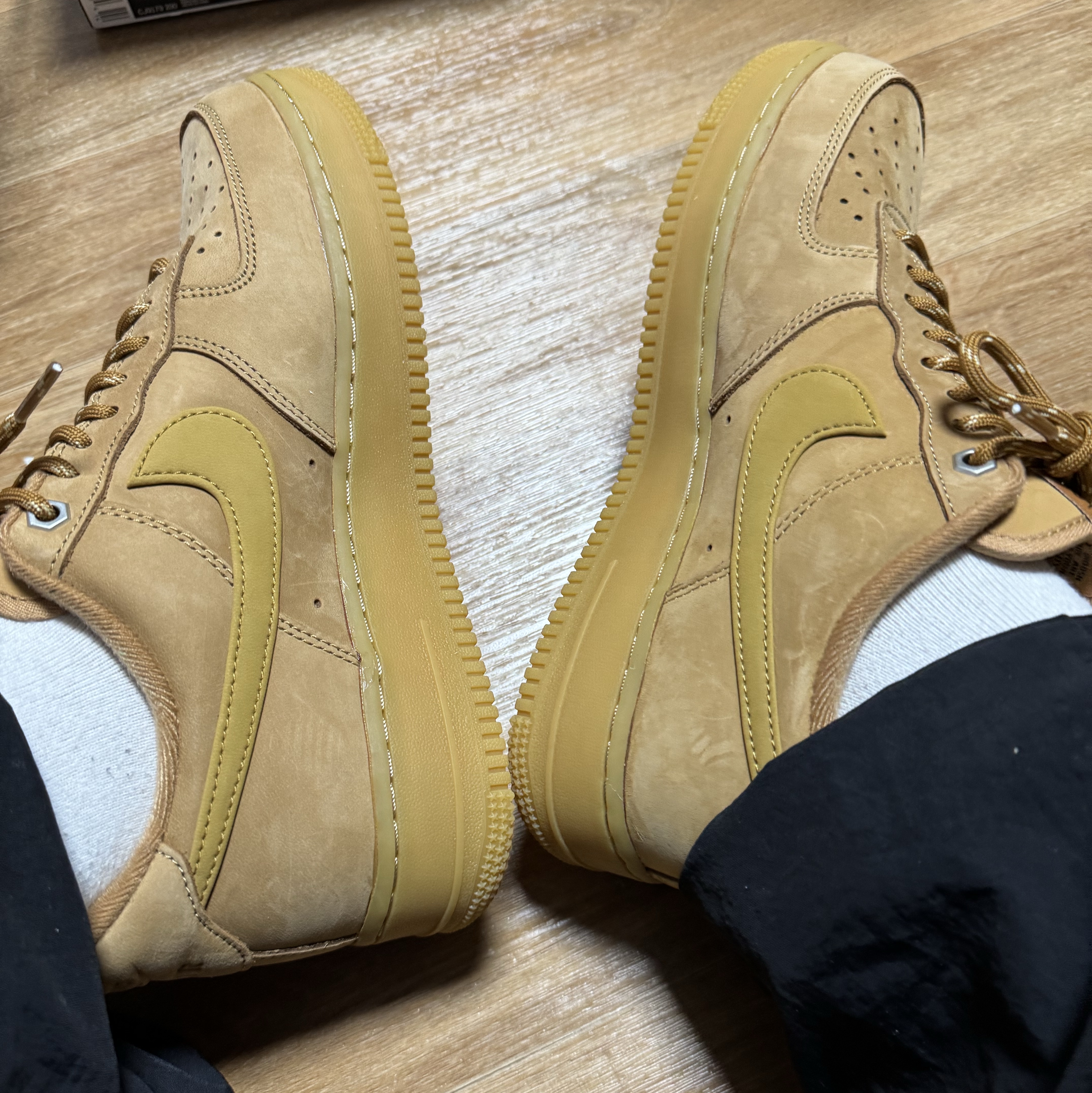 Nike Air Force 1 '07 WB Flax 착용 스타일 - 5