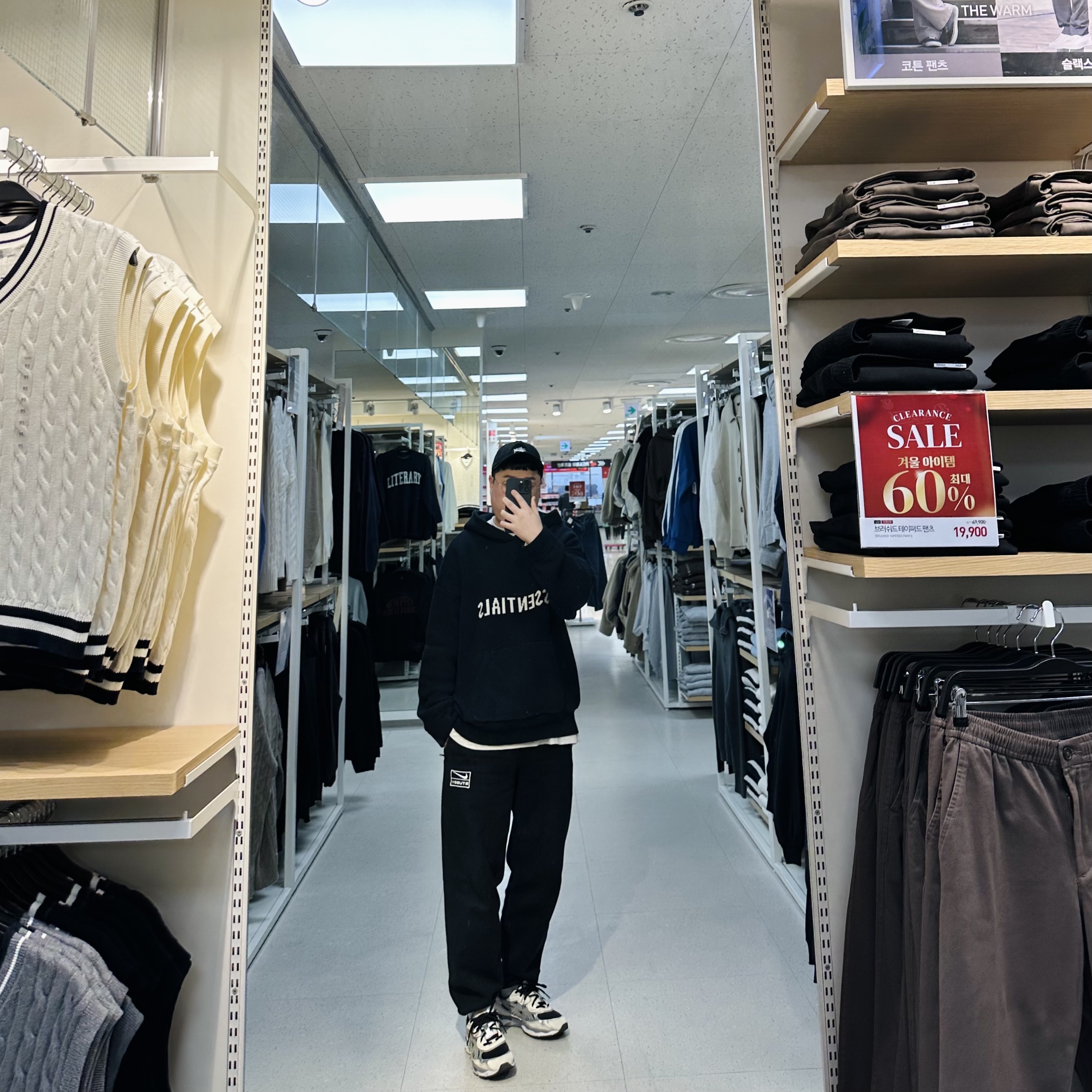 Stussy Basic Stock Low Pro Cap Black, Essentials Knit Hoodie Black - 20FW 착용 스타일