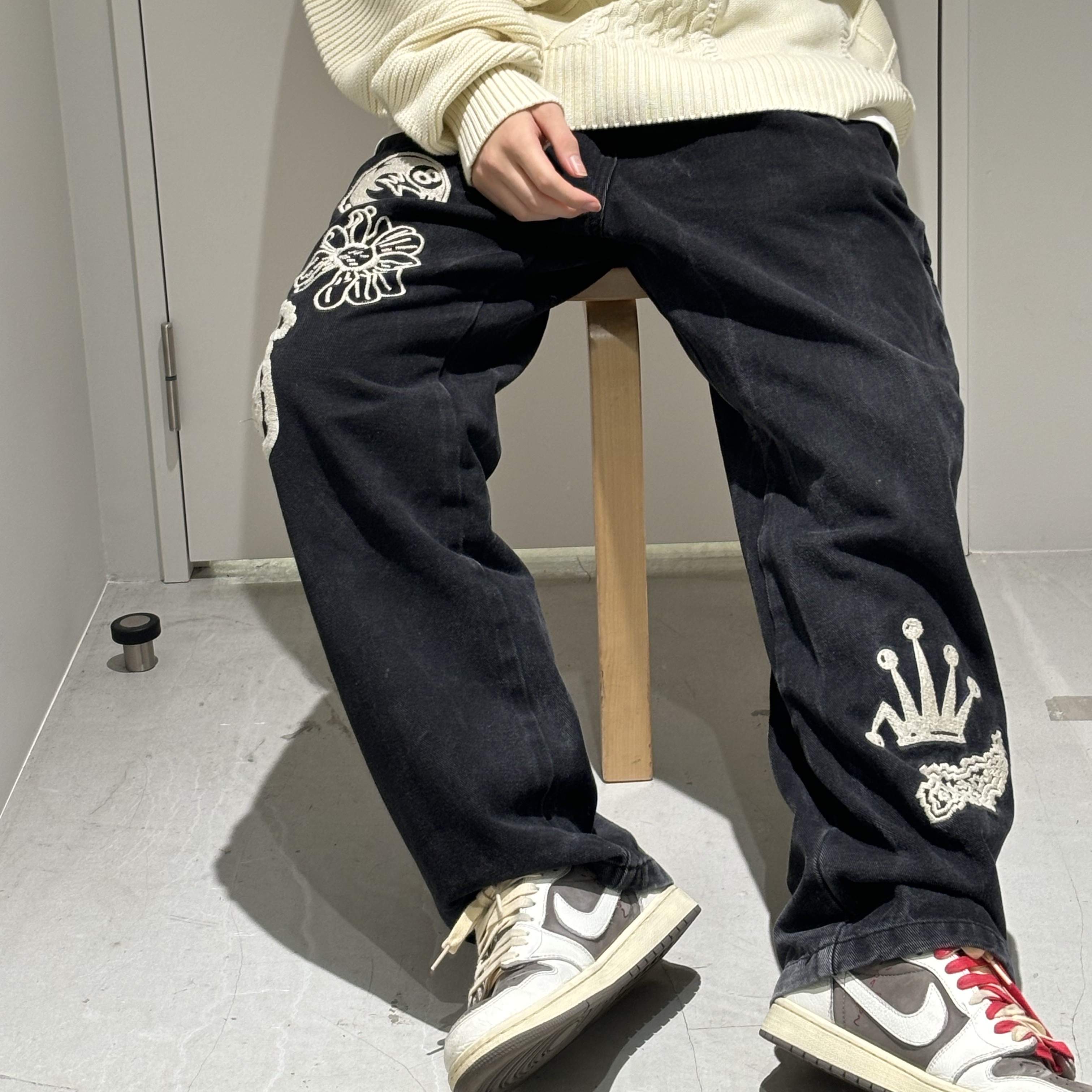 Jordan 1 x Travis Scott Retro Low OG SP Sail and Ridgerock, Stussy Noma Icon Beach Pants Washed Black 착용 스타일
