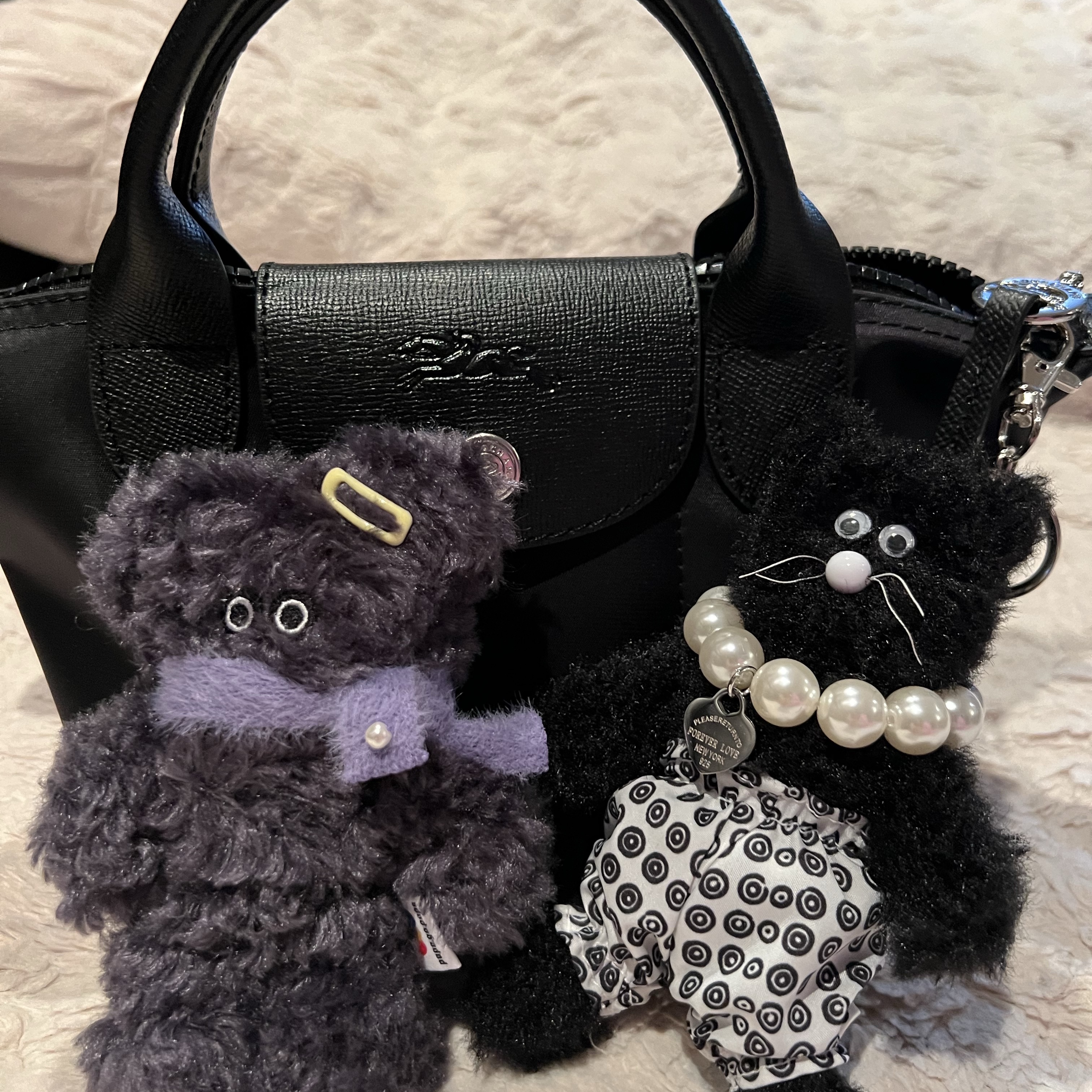 Monamhee x 10 Corso Como Bianco Keyring Black 착용 스타일 - 1