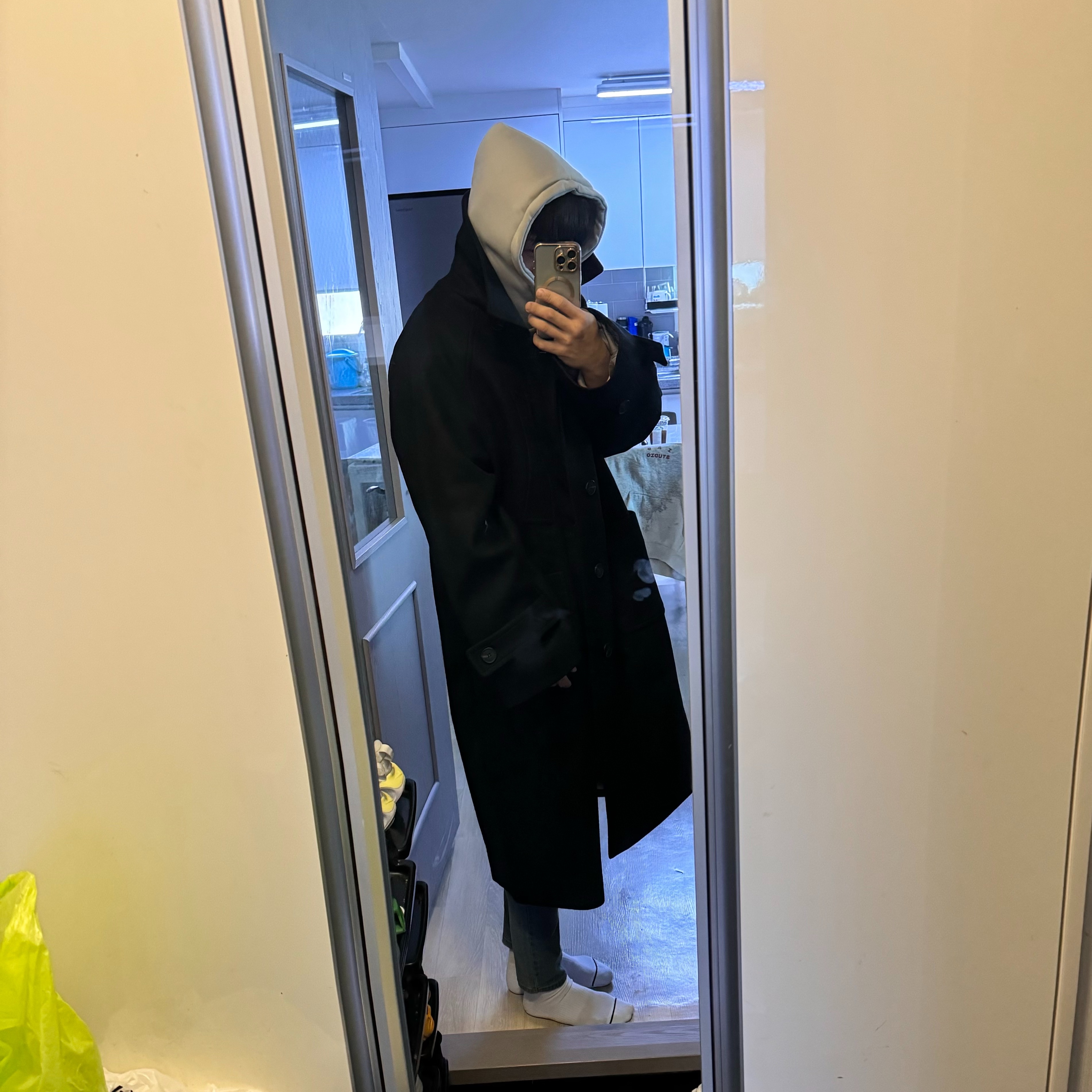 Undermycar Legion.02 Balmacaan Oversized Wool Coat Black 착용 스타일