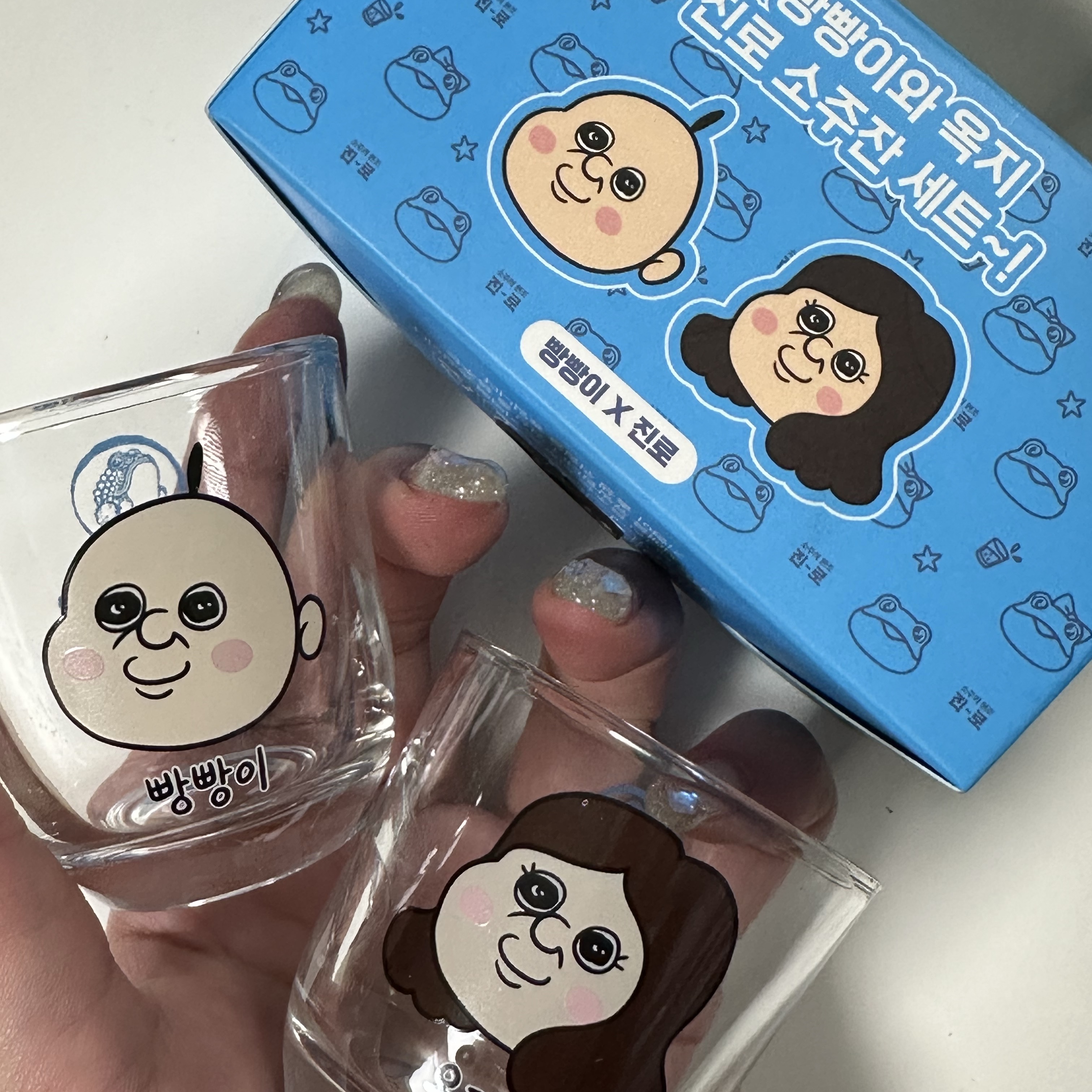 Bbangbbang x Jinro Bbangbbang and Okji Jinro Soju Glass Set 착용 스타일