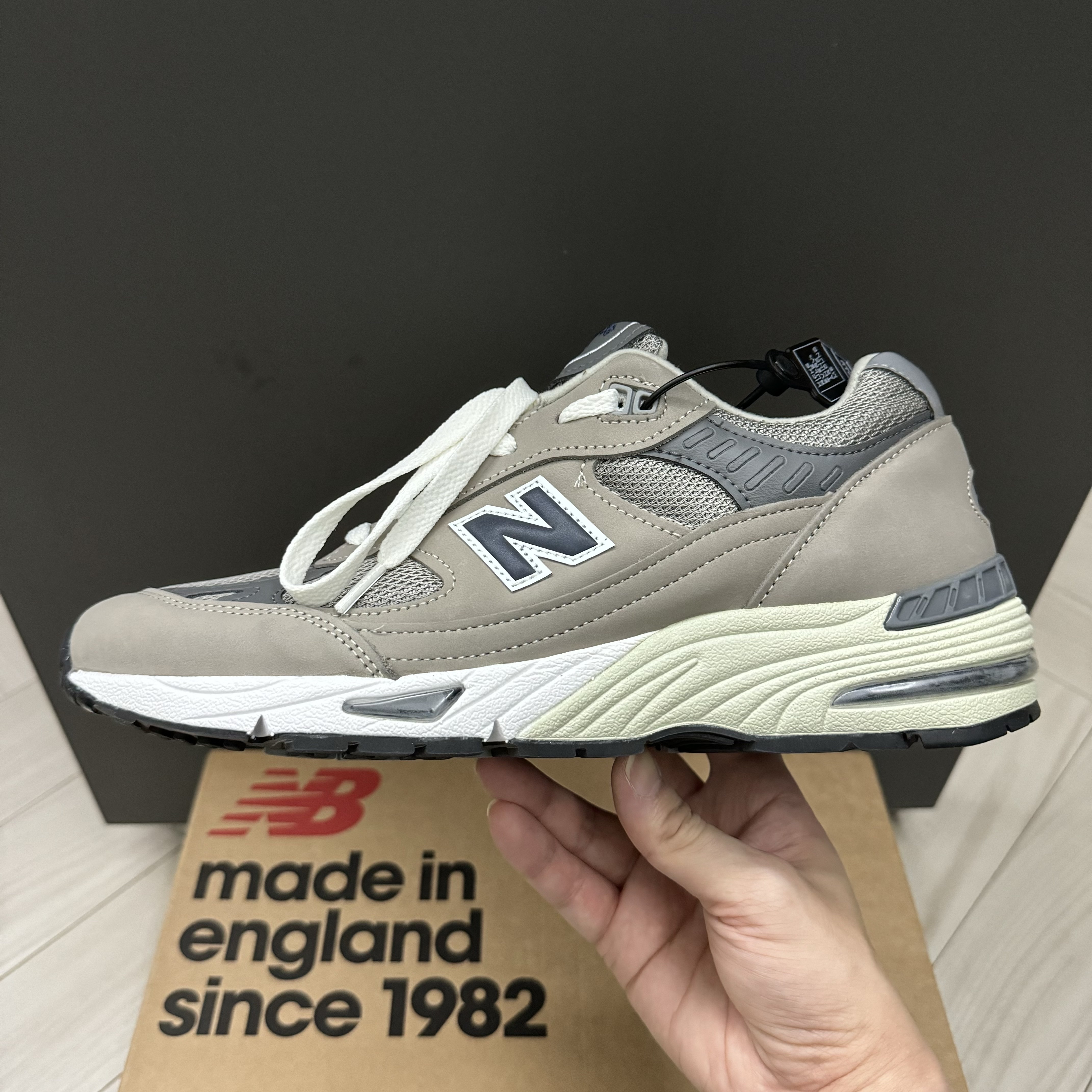 New Balance 991 Made in UK 20th Anniversary Grey 착용 스타일 - 1